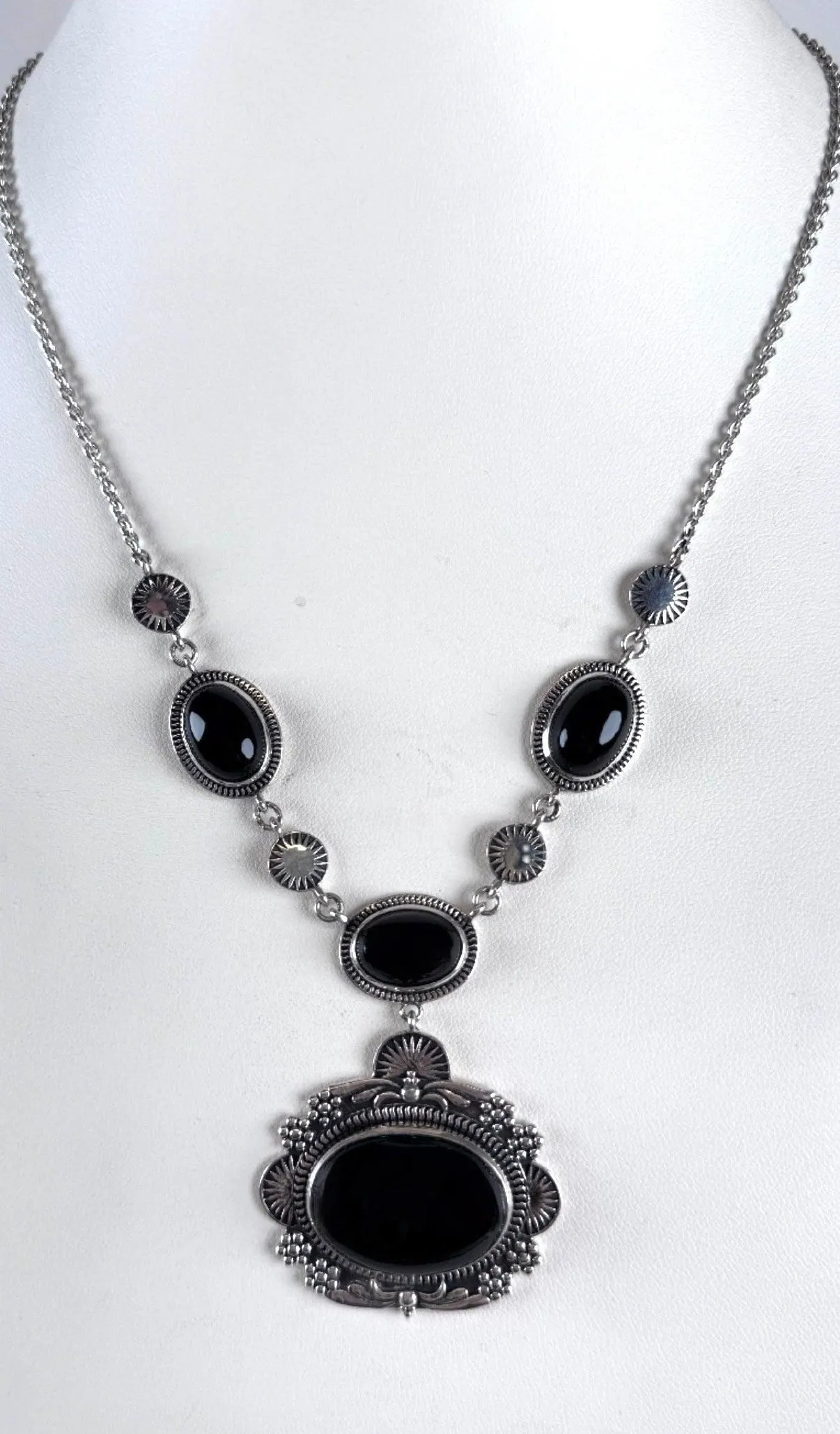 BLACK ONYX STATEMENT LARIAT 16-22" (MW 297)