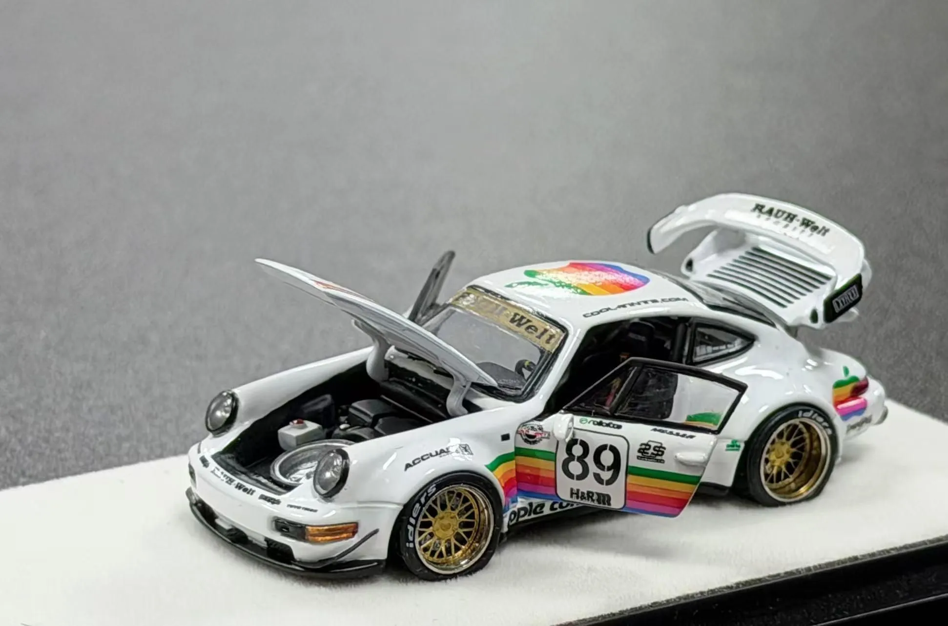 PGM Porsche RWB 964 (White Apple 89#)