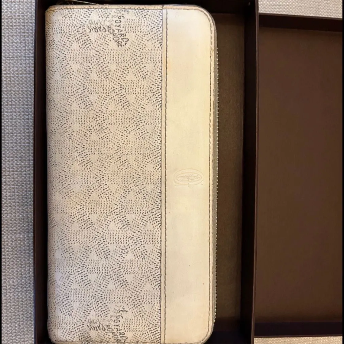 Product image for Goyard White Chevron Matignon GM Zip Around Wallet