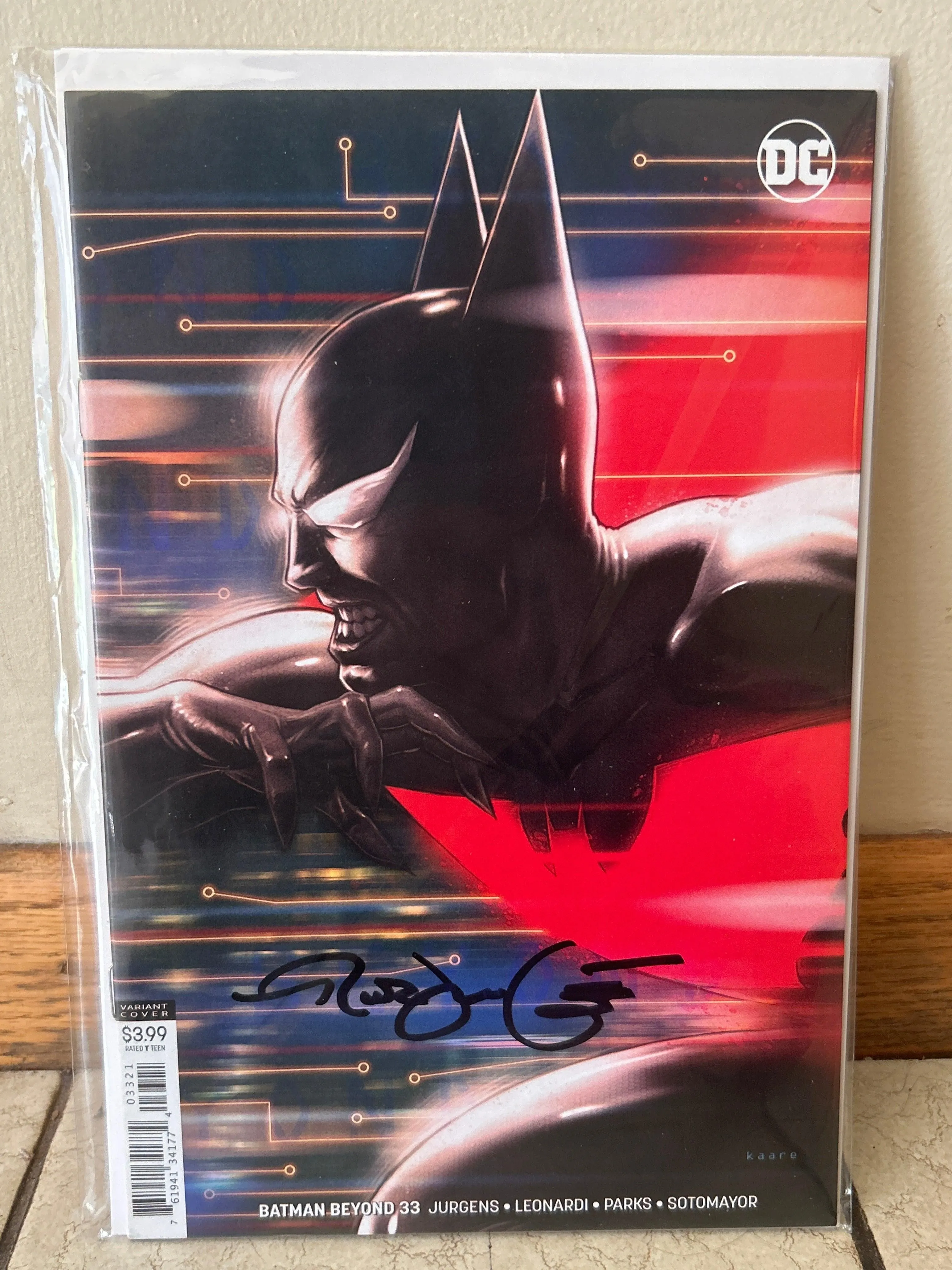 Comic Book: Autographed Batman Beyond (VARIANT) Signed by Rick Leonardi
