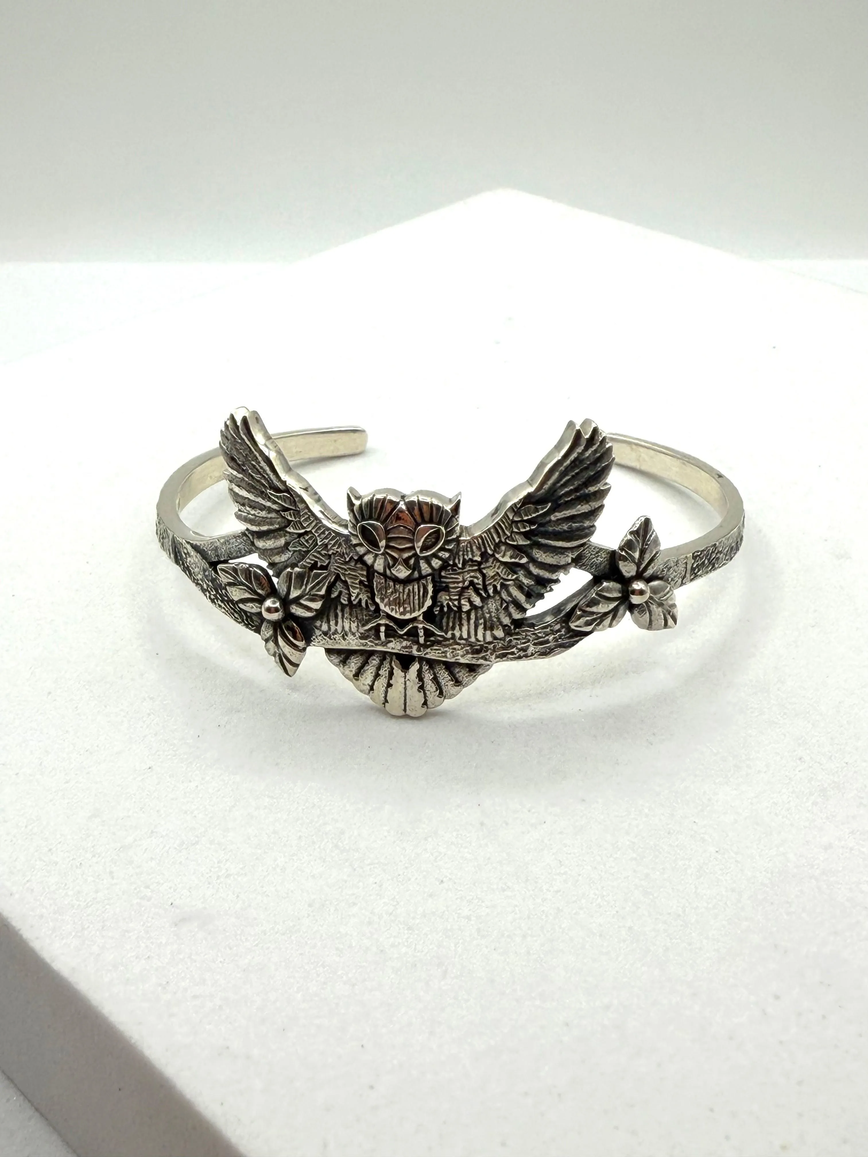 VINTAGE STERLING SILVER TEXTURED OWL CUFF WITH ORGANIC HAMMERED FINISH (JR 114)