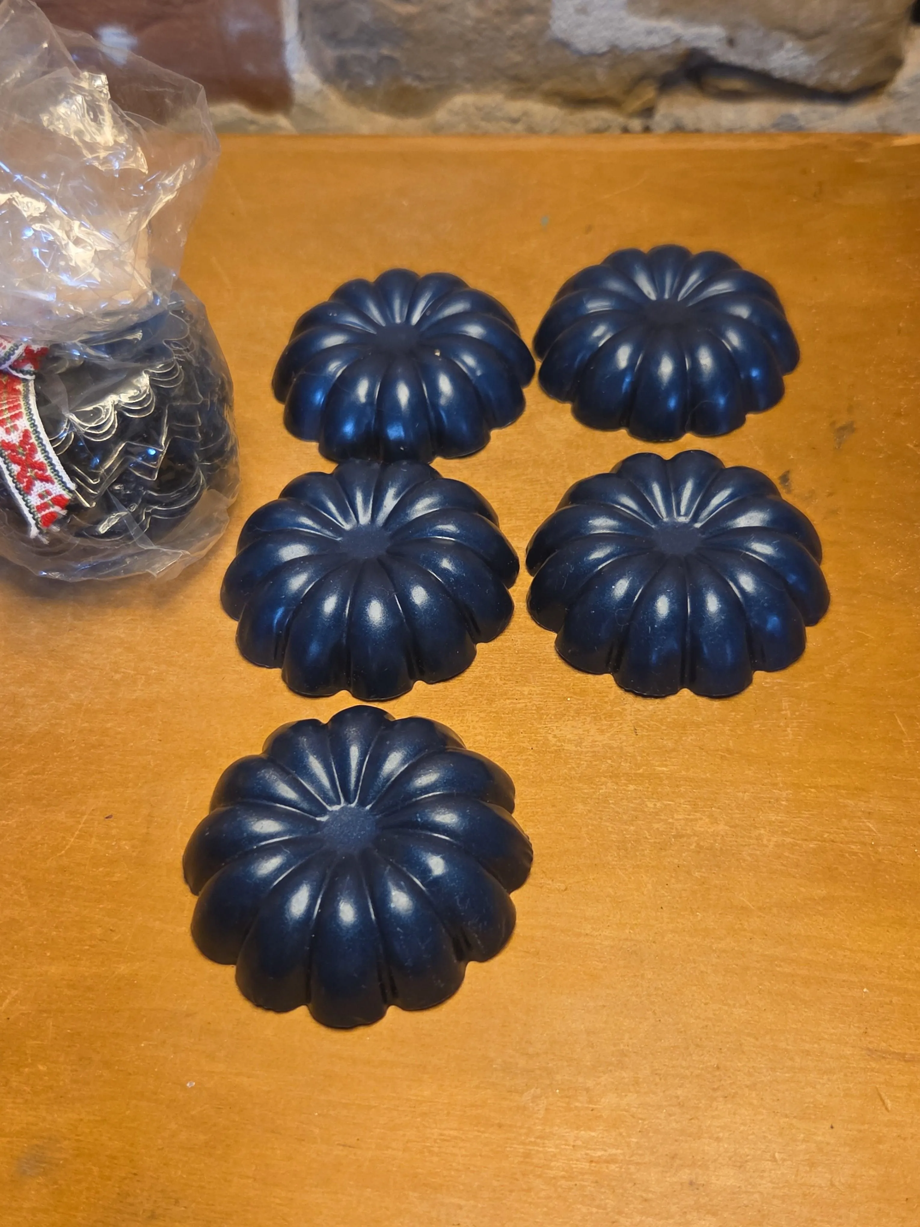 Sandbakkel Assorted Miniature Tins Molds Cups Pans Set of 14 cat13