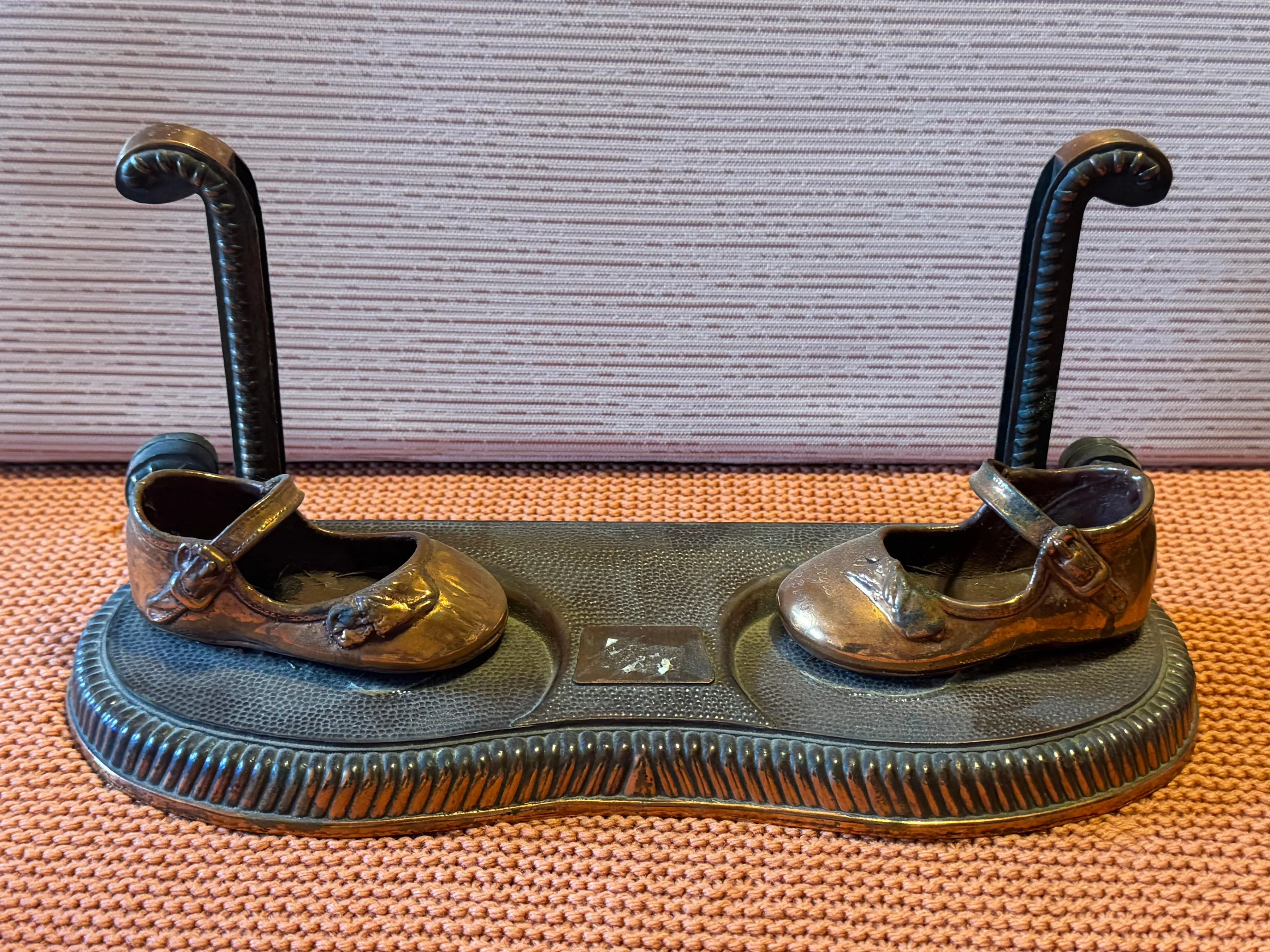 1955 Hollywood Bronze Supply Bronzed Baby Shoe Photo Frame Desk Set Hammered Base Engraved Tanya