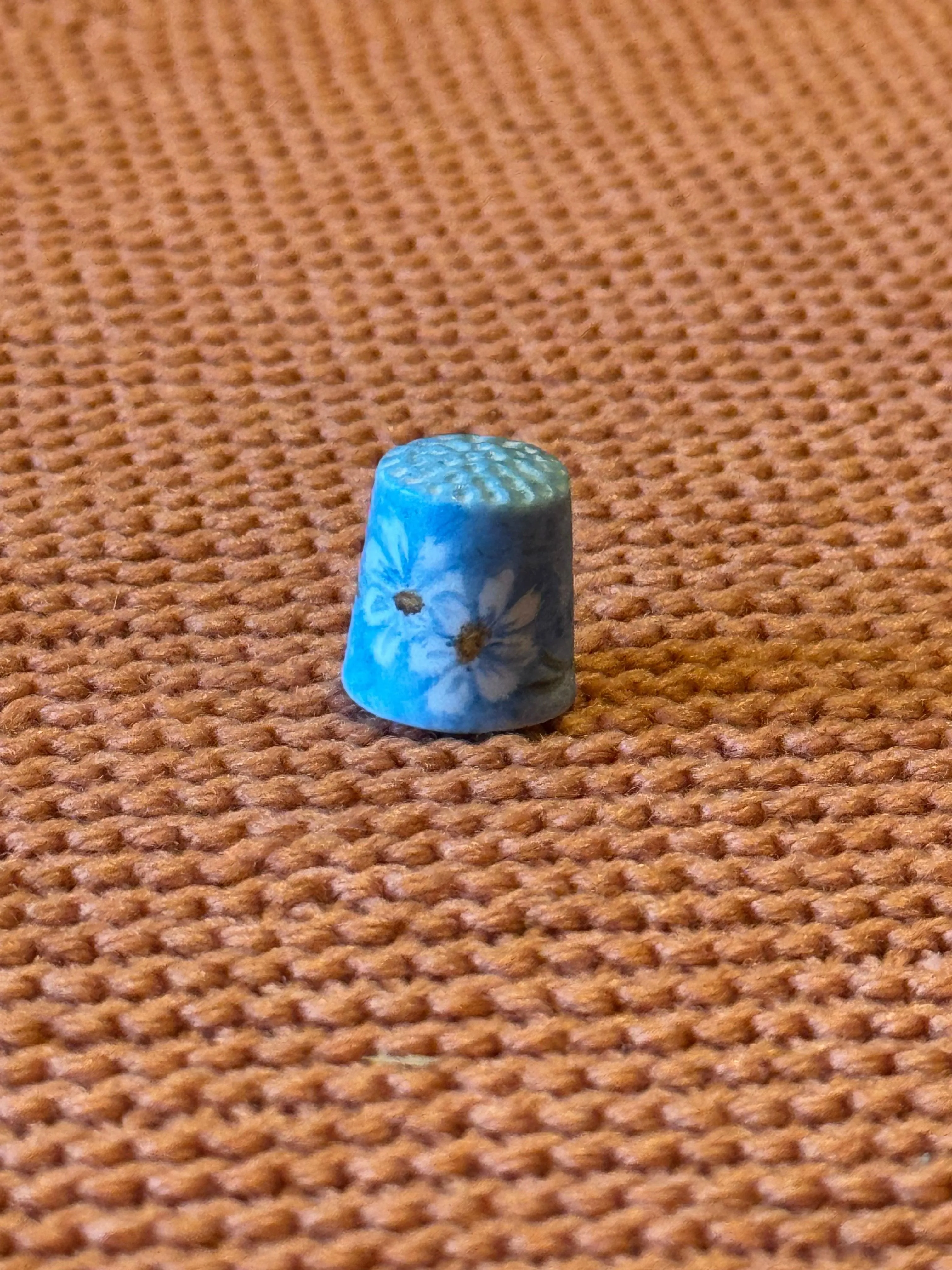 Vintage Porcelain Thimble Blue Matte Glaze White Daisy Floral Gold Centers Marked BB UV Reactive Collectible