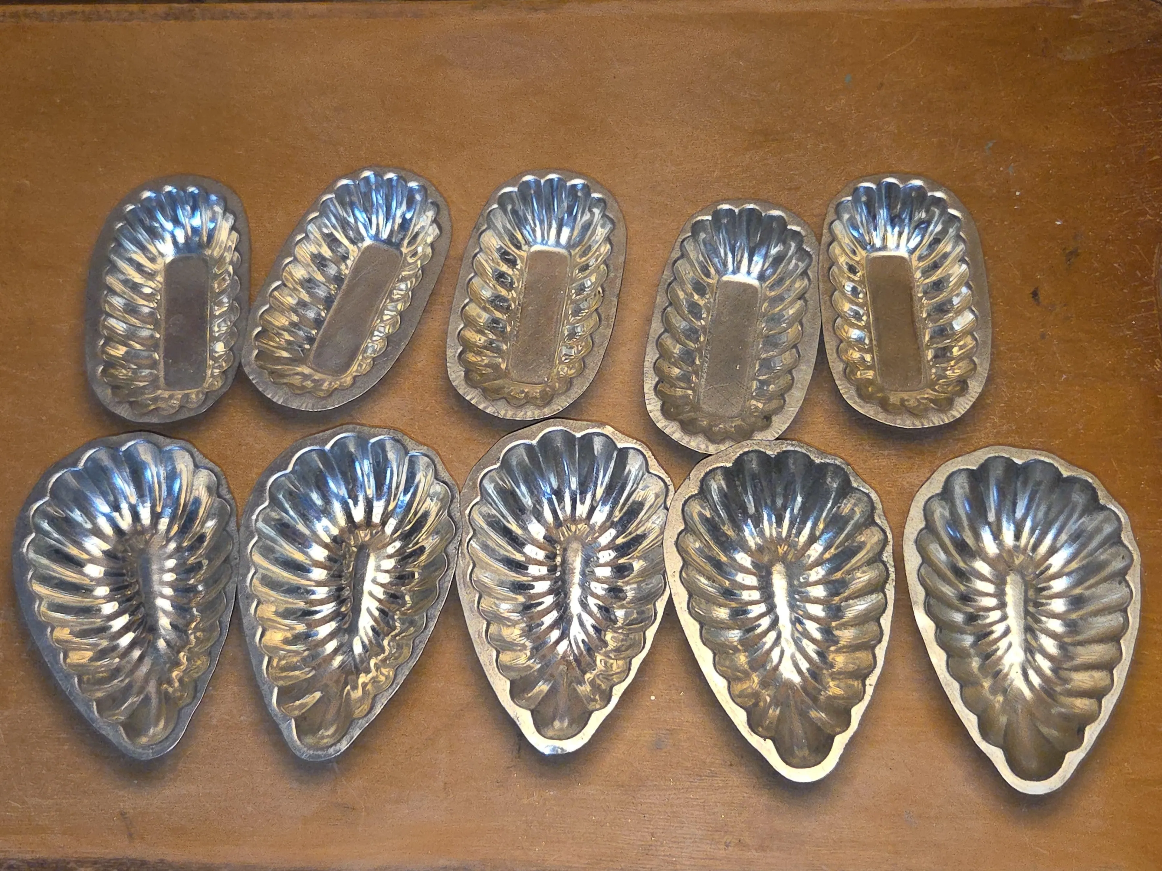 Vintage Small Aluminum Fluted Tin with Lid Tart Tin Baking Pans AS IS al36