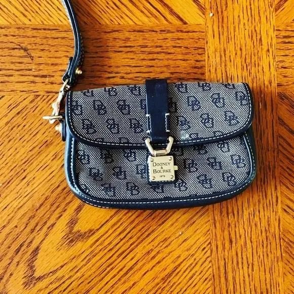 Product image for Dooney&Bourke Large Wristlet