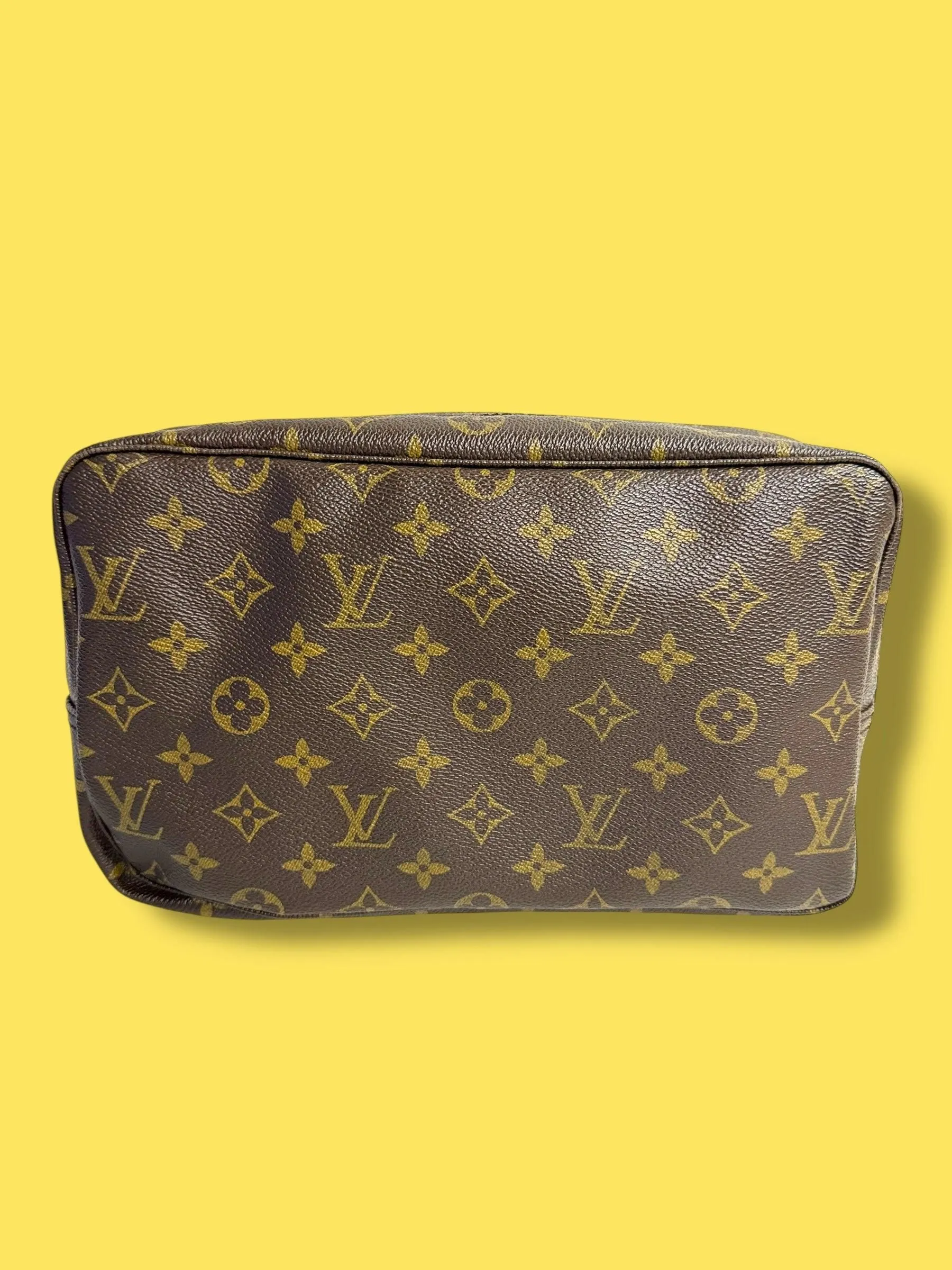 B50 LOUIS VUITTON Monogram 1983 Trousse 28 833