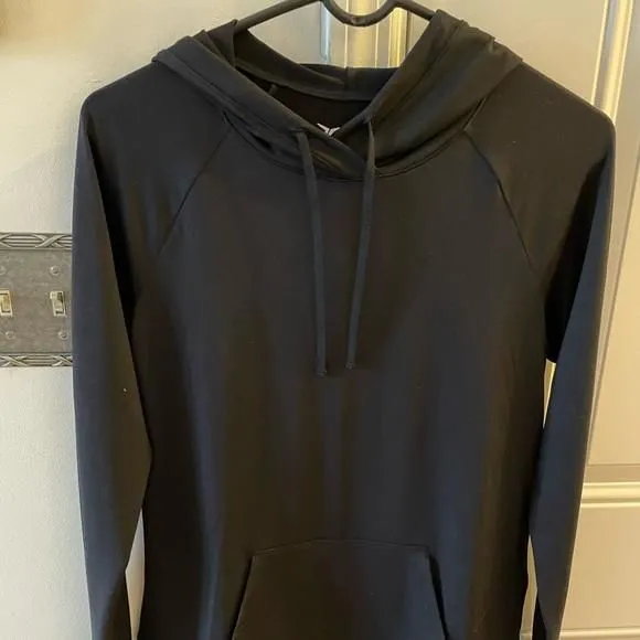 Product image for Old Navy Active black hoodie with pockets size small