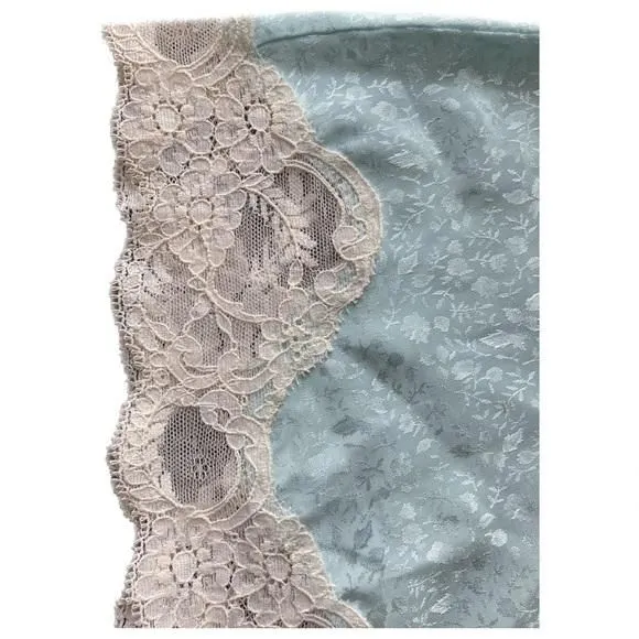 Listing Image Blurred Background