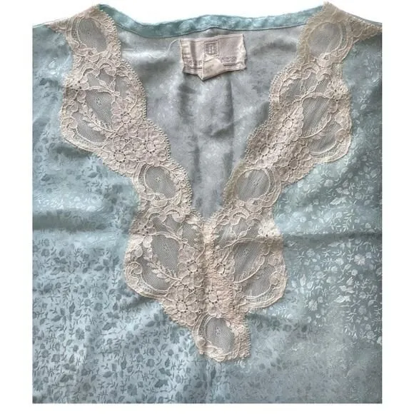Listing Image Blurred Background