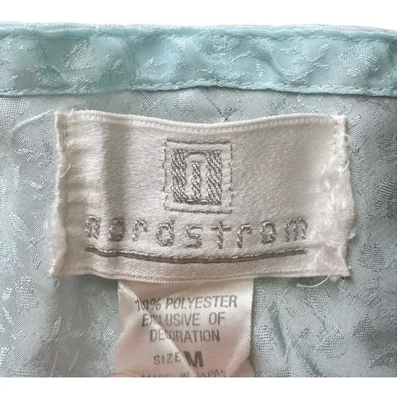 Listing Image Blurred Background