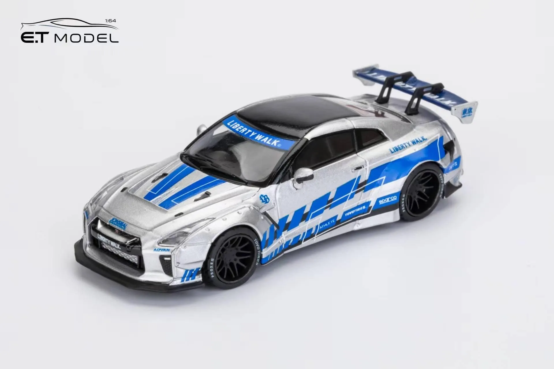 ET Model x Model Collect GT-R R35 LB Widebody Modified 1.5 Version (FNF Silver Blue)
