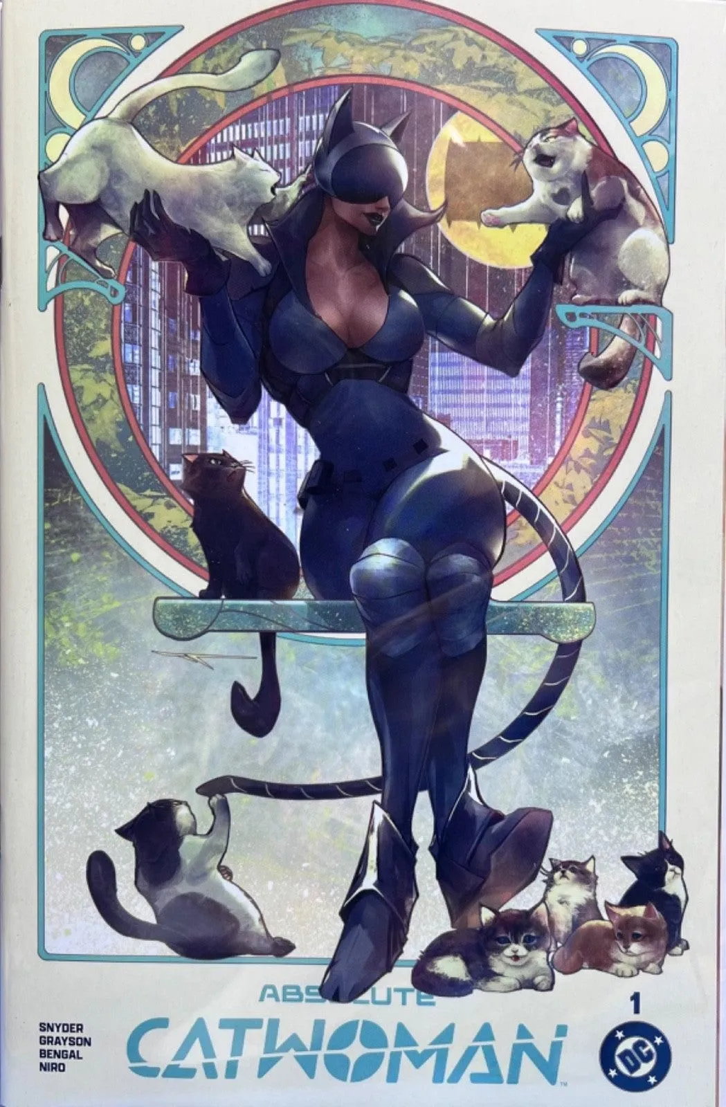 ABSOLUTE CATWOMAN #1 TRADE EXCLUSIVE - TAO LTD 800