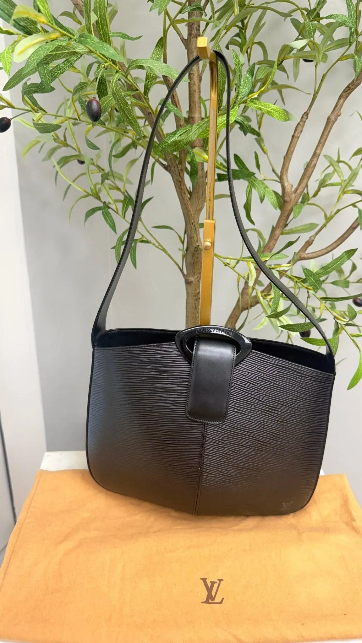 Louis Vuitton Black Epi Leather Reverie Shoulder Bag