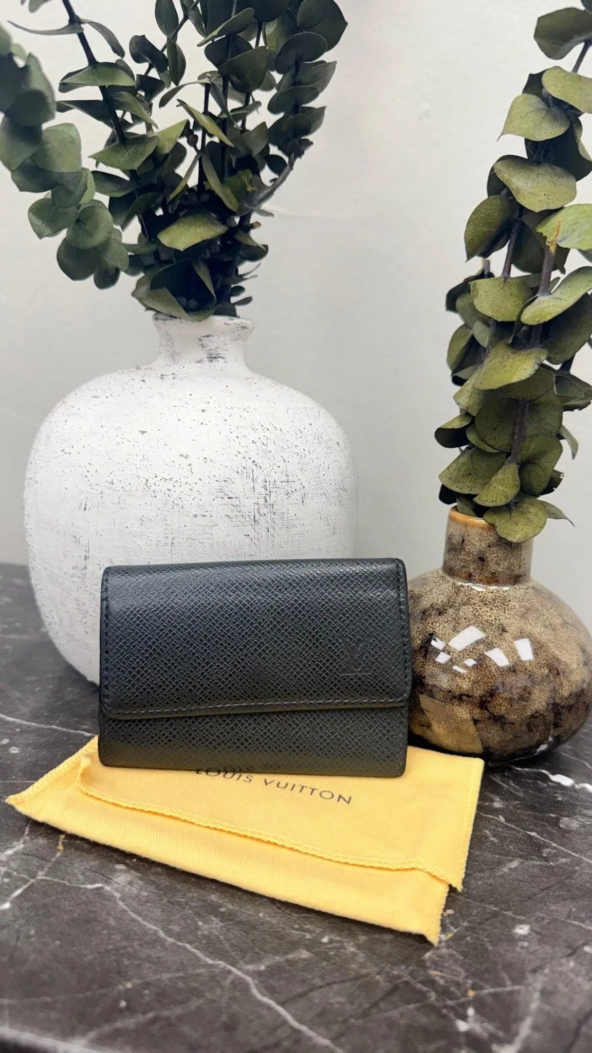 Louis Vuitton Black Taiga Leather 6-key Holder