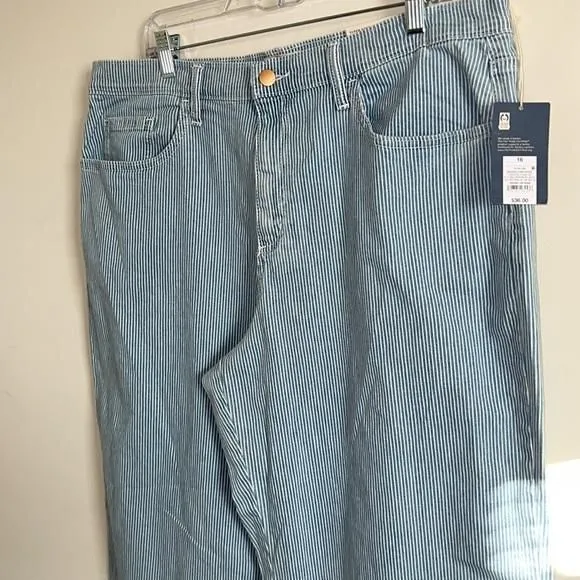 Listing Image Blurred Background