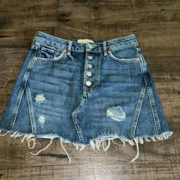 Listing Image Blurred Background