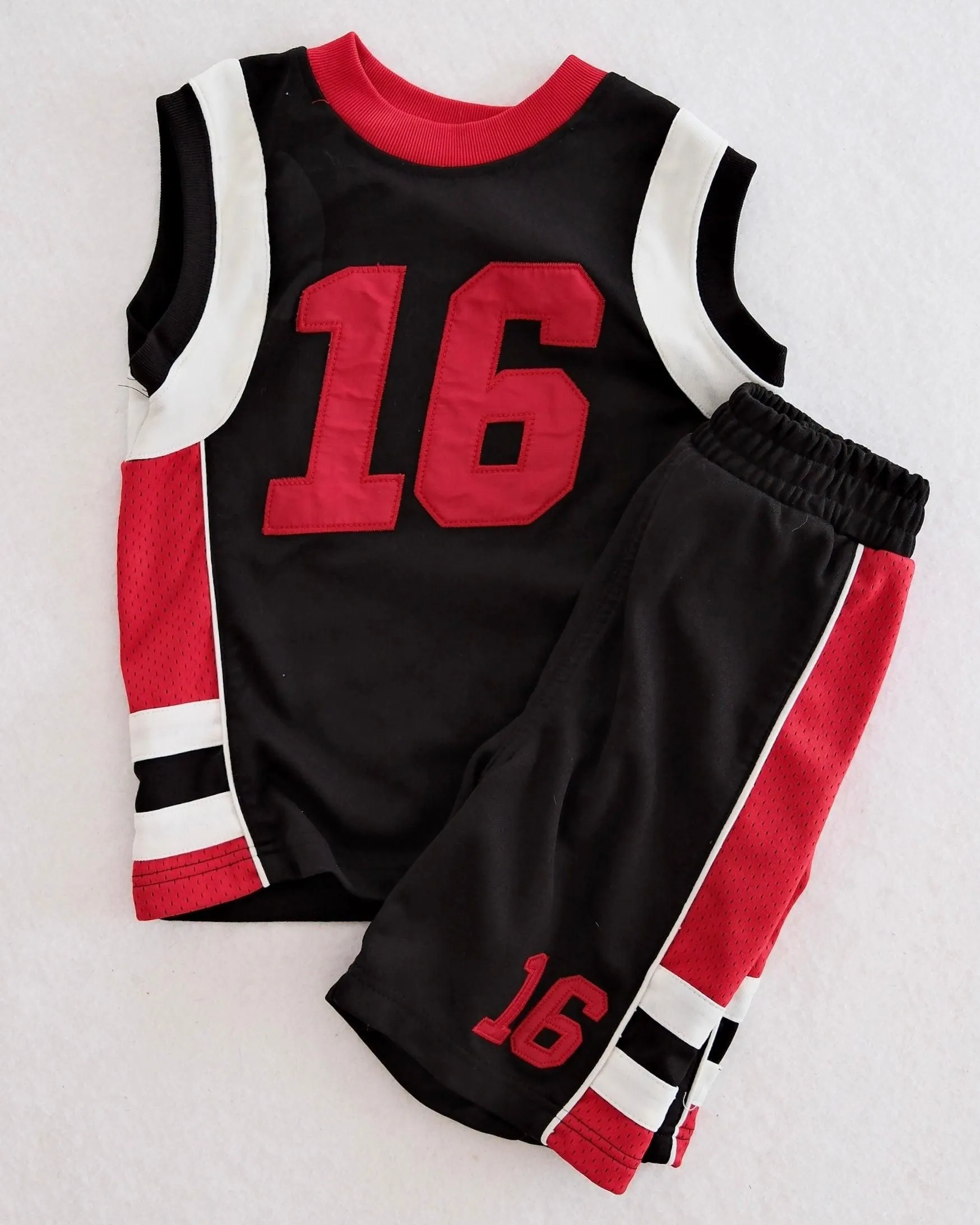 Y2K Sportrax Kids Number 16 Basketball Jersey and Shorts Set: Size 6