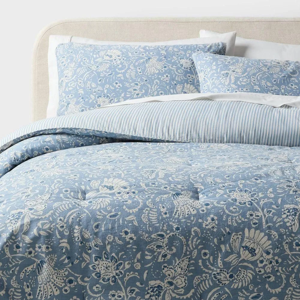New without box - Full/Queen Floral Paisley Casual Textured Cotton Reversible Comforter and Shams