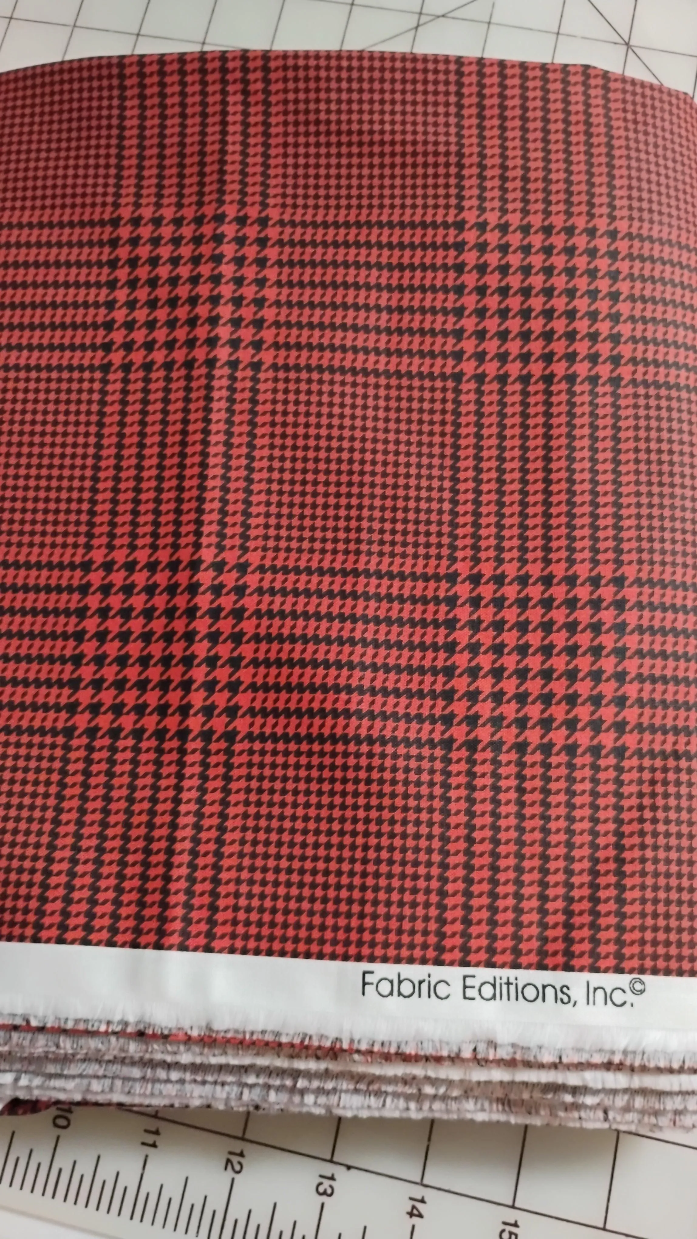 0040 - 1/2 yd red and black houndstooth plaid by fabric editions