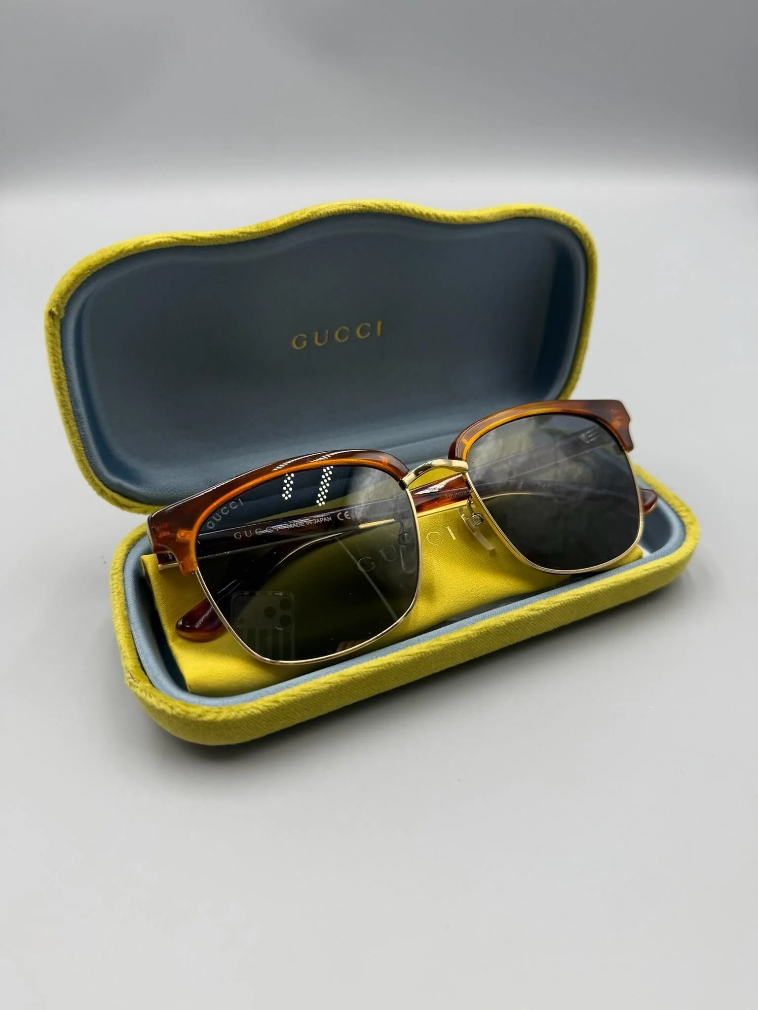 Gucci Like new Square sunglasses