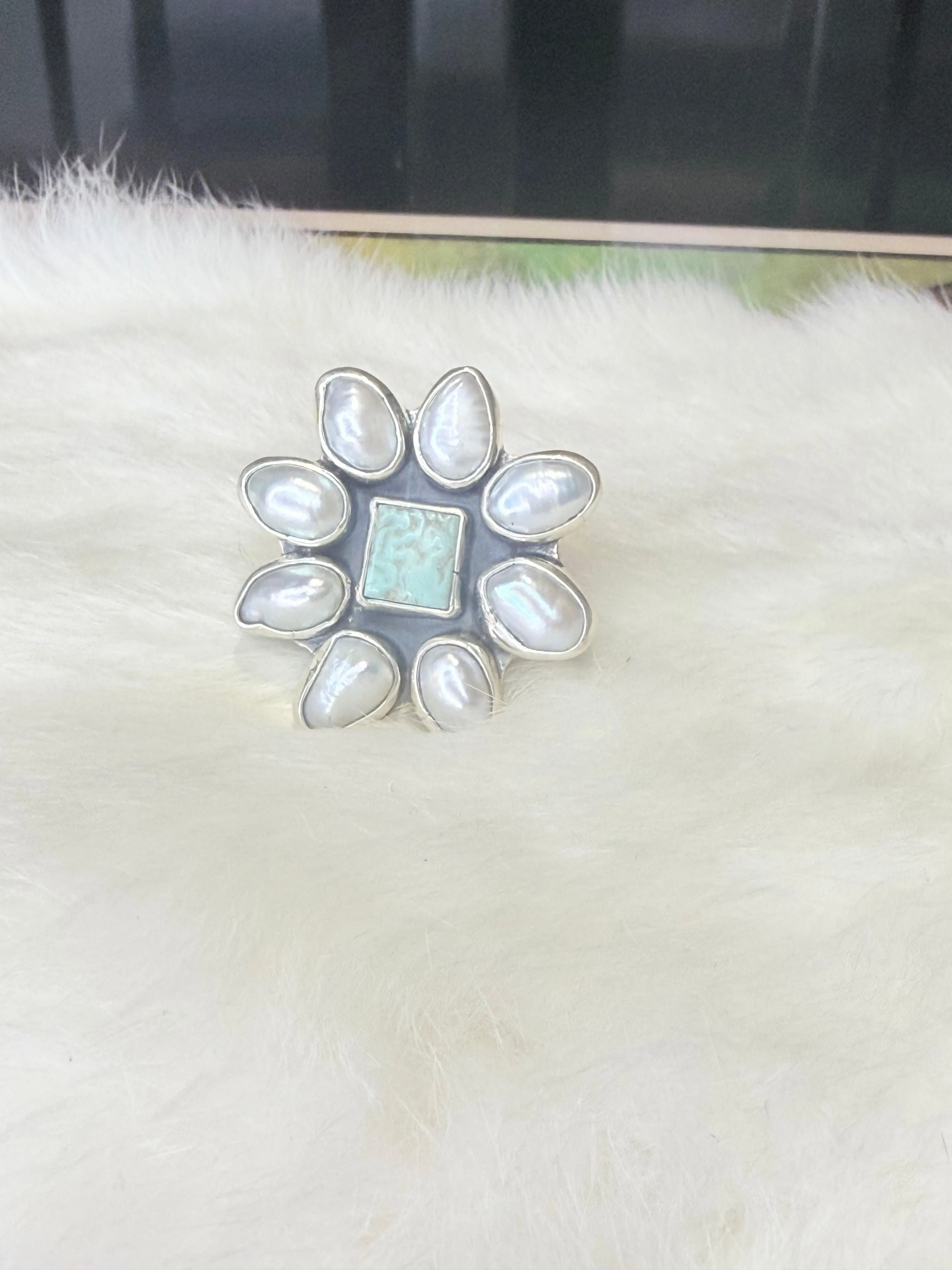 Federico Jimenez Mother of Pearl & Turquois Flower Ring