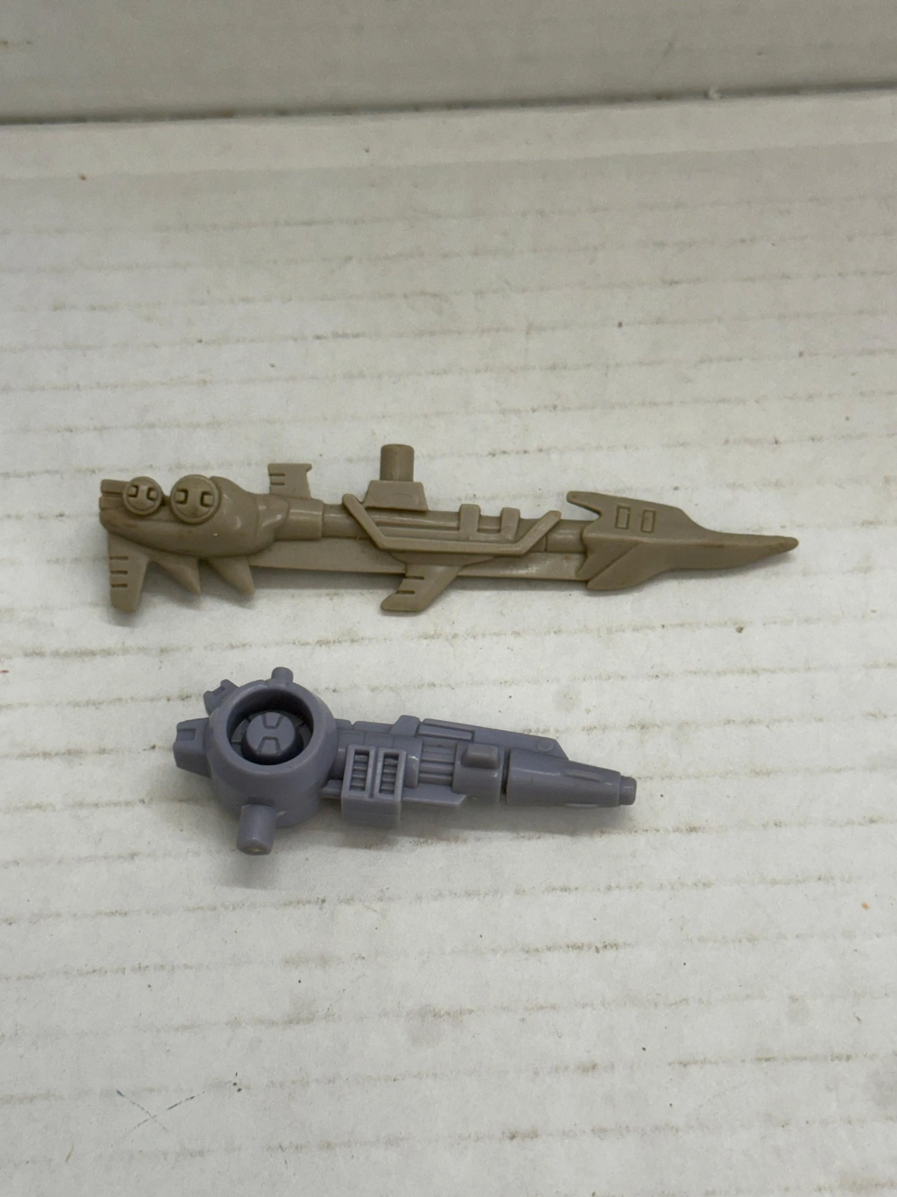 Transformers G1 Pretenders Finback Weapons - Harpoon & Stun Gun