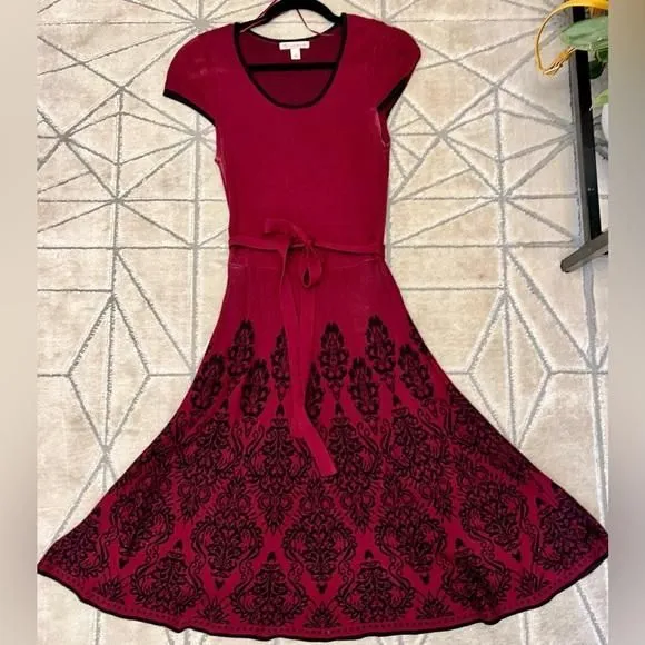 Product image for NWOT Dress Barn Short Sleeve Sweater Dress Red & Black Damask Sz Small