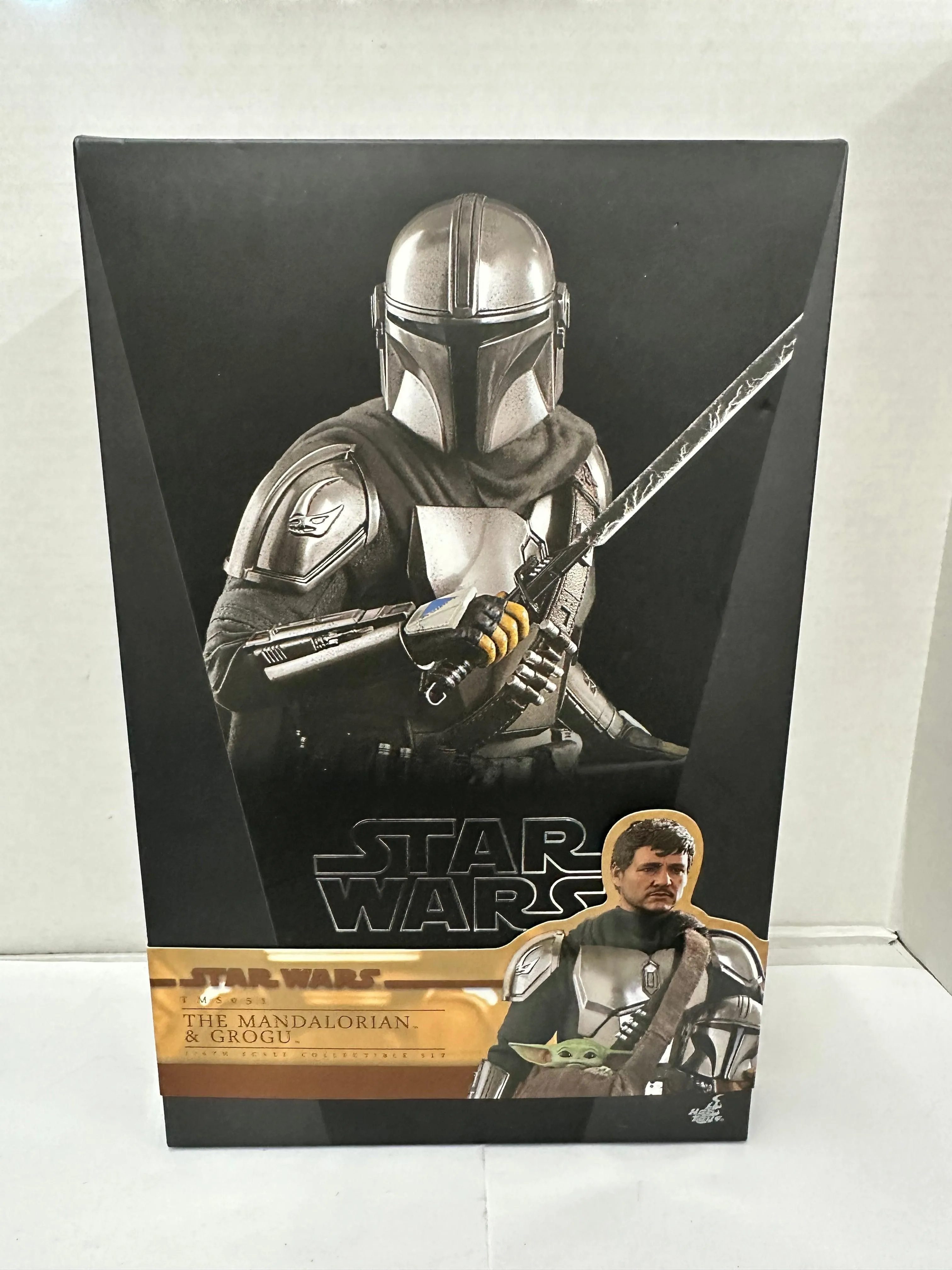 Hot Toys The Mandalorian & Grogu Chrome - TMS051