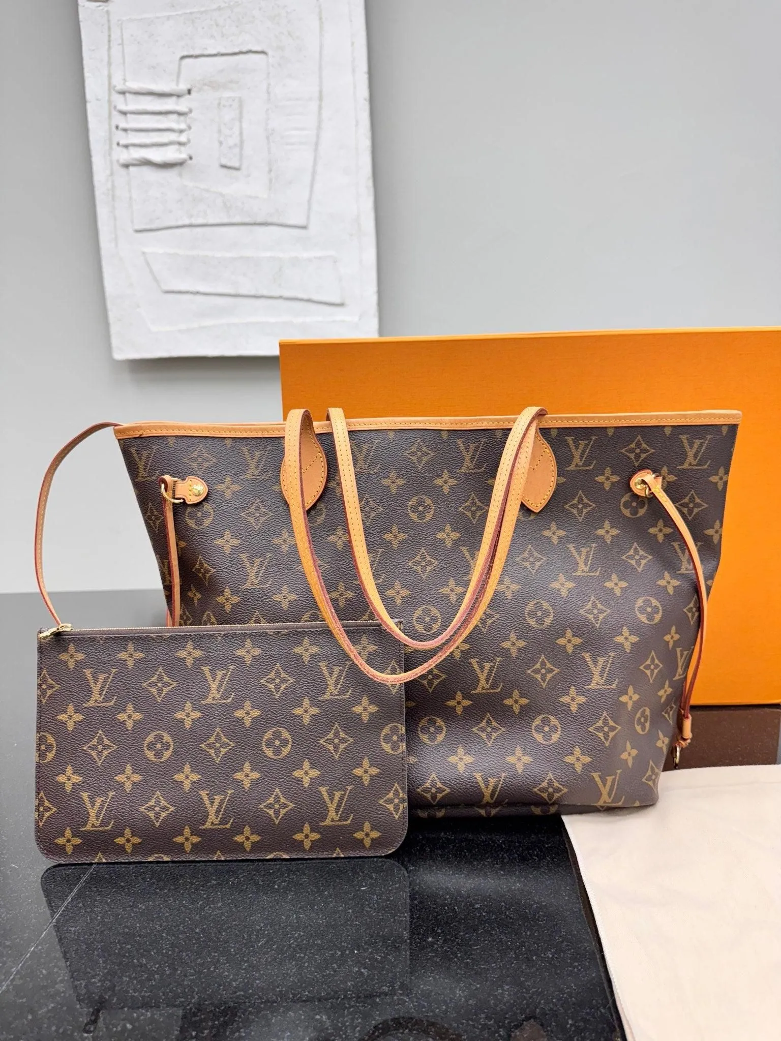 LIKE NEW - Louis Vuitton Monogram Neverfull Tote Bag MM