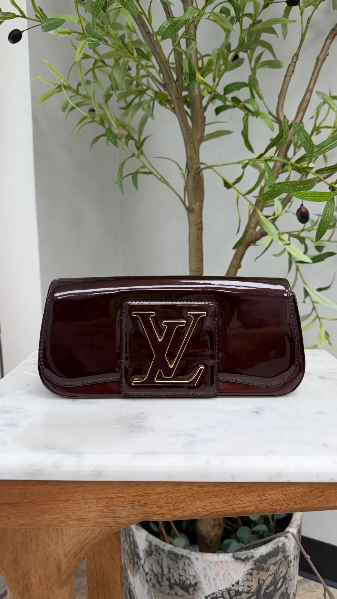 Louis Vuitton Amarante Vernis SoBe Pochette Clutch