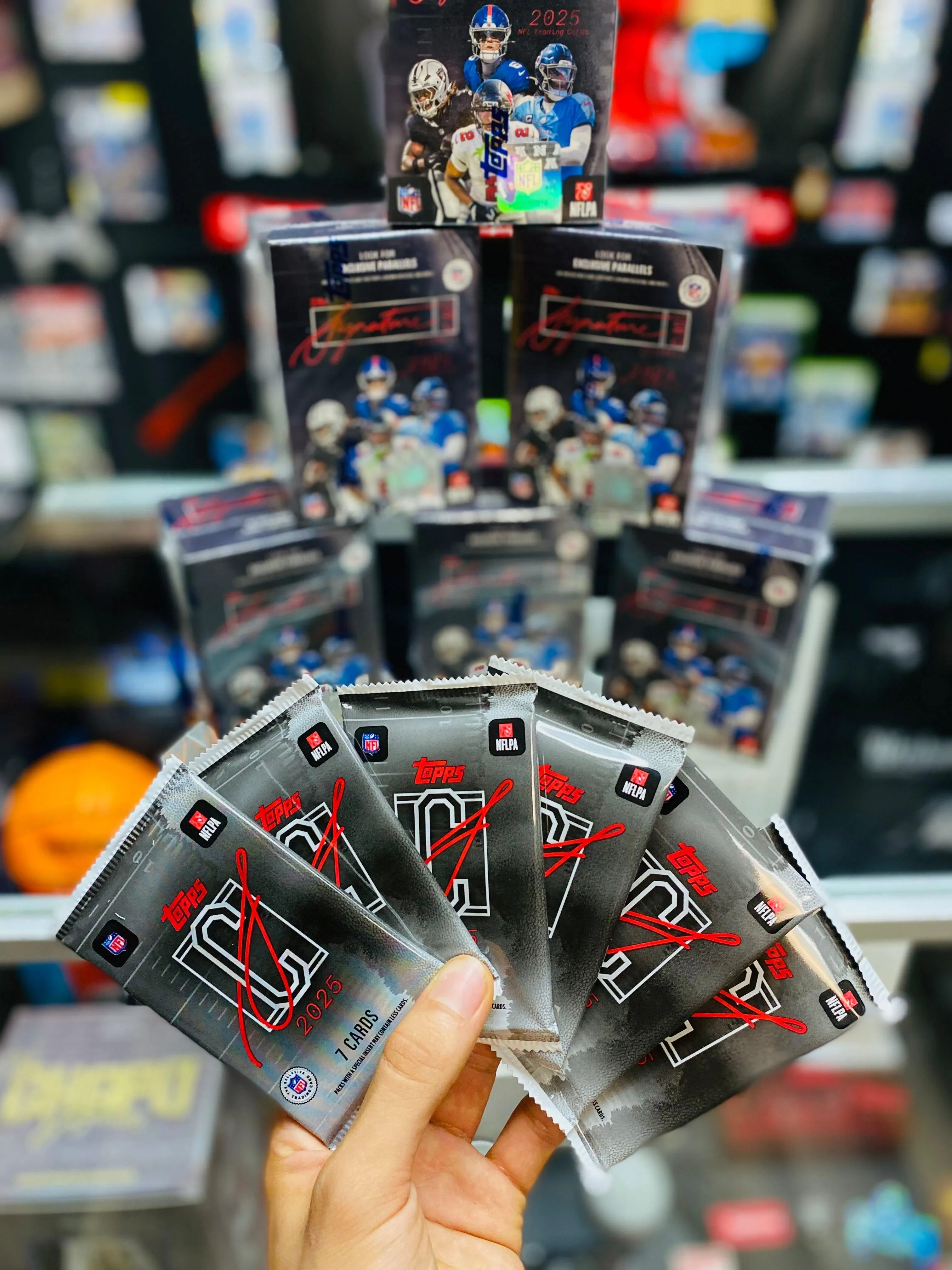 2025 Topps NFL Signature Class Football Trading Card Single Packs