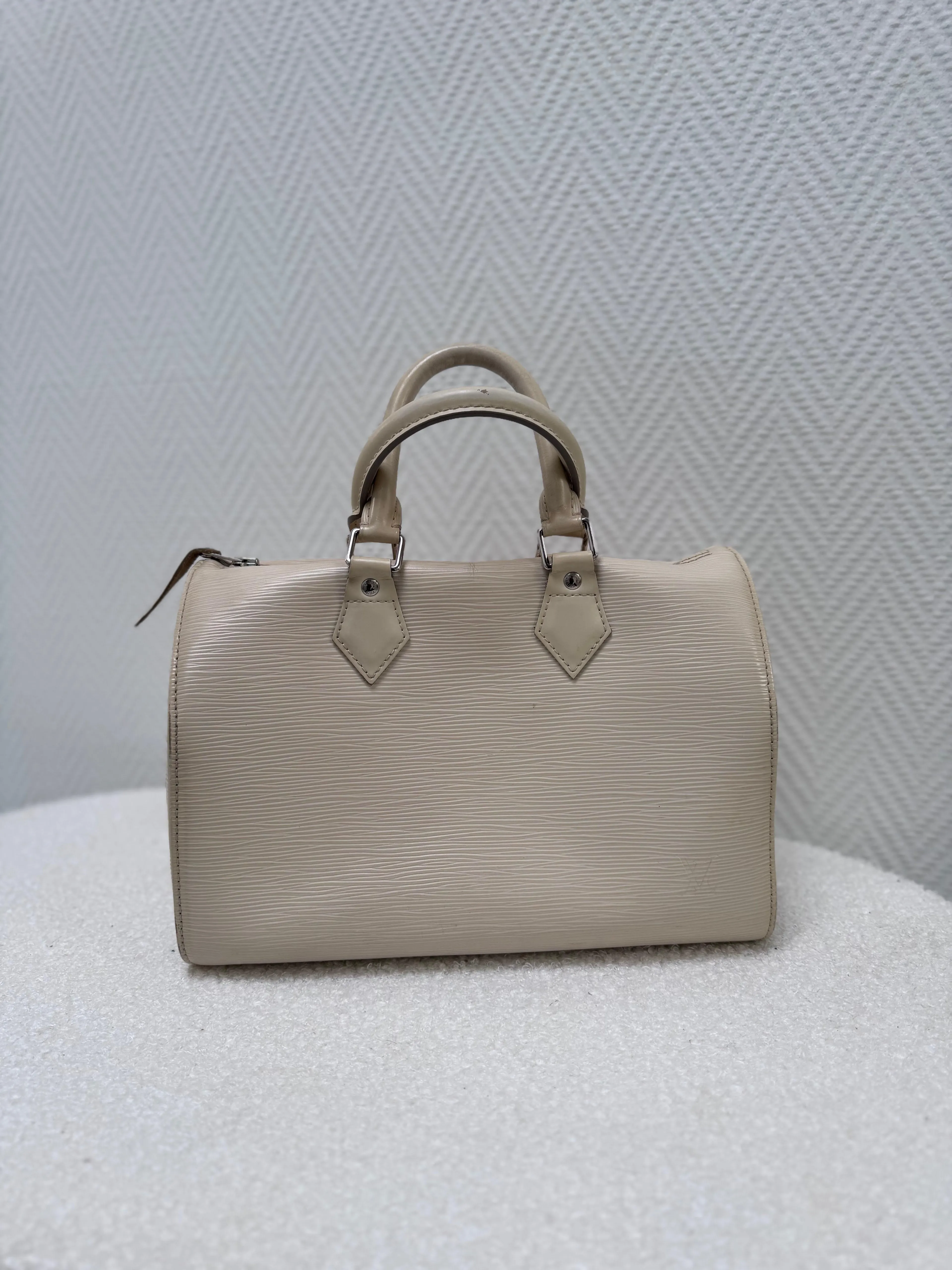 Louis Vuitton speedy 25 white