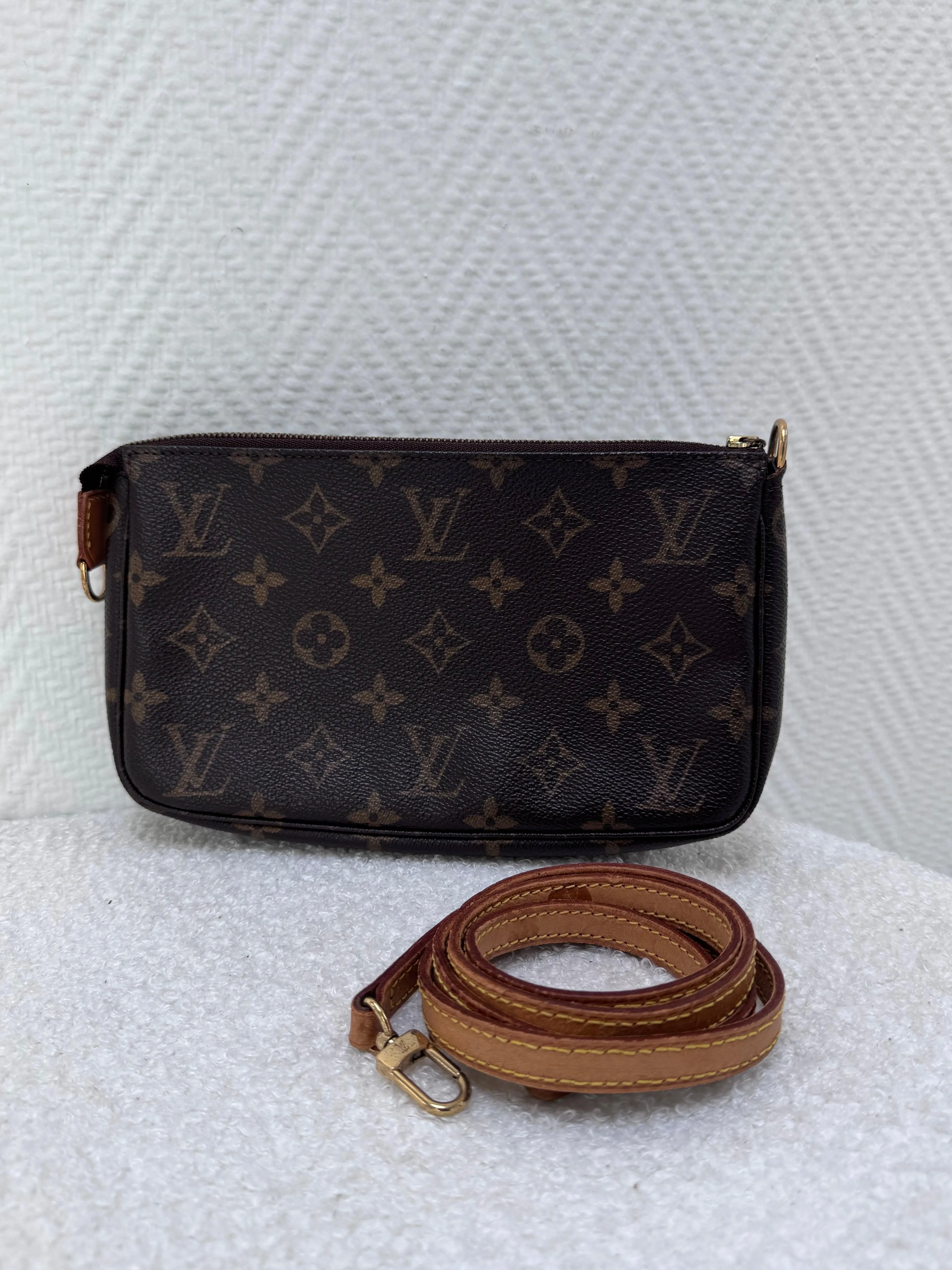 Louis Vuitton pochette accessoires monogram