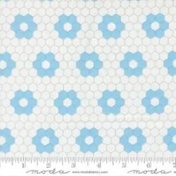 A Cat Named Stitch Cream Sky 55343 22 Moda Half Yard