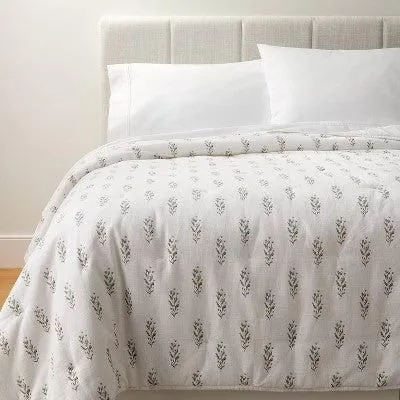 New without box - King Lofty Cotton Slub Wood Block Floral Quilt White - Threshold designed