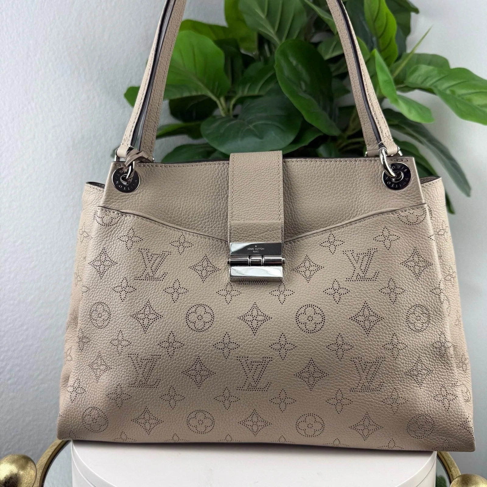 Louis Vuitton Sevres Mahina Leather Galet Beige Shoulder Bag Authentic Pre Owned