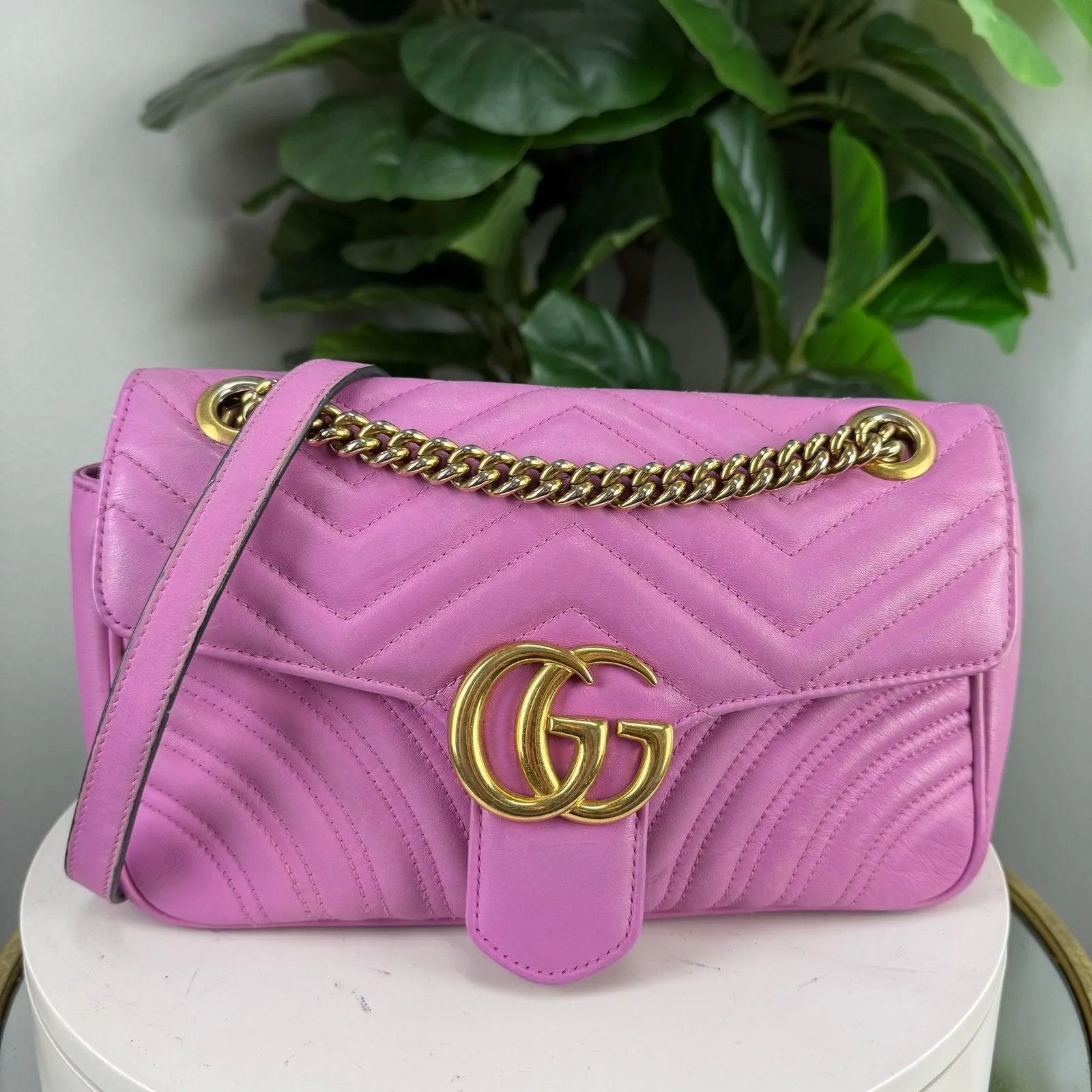 Authentic Gucci GG Marmont Medium Matelasse Chevron Shoulder Bag or crossbody - Pink