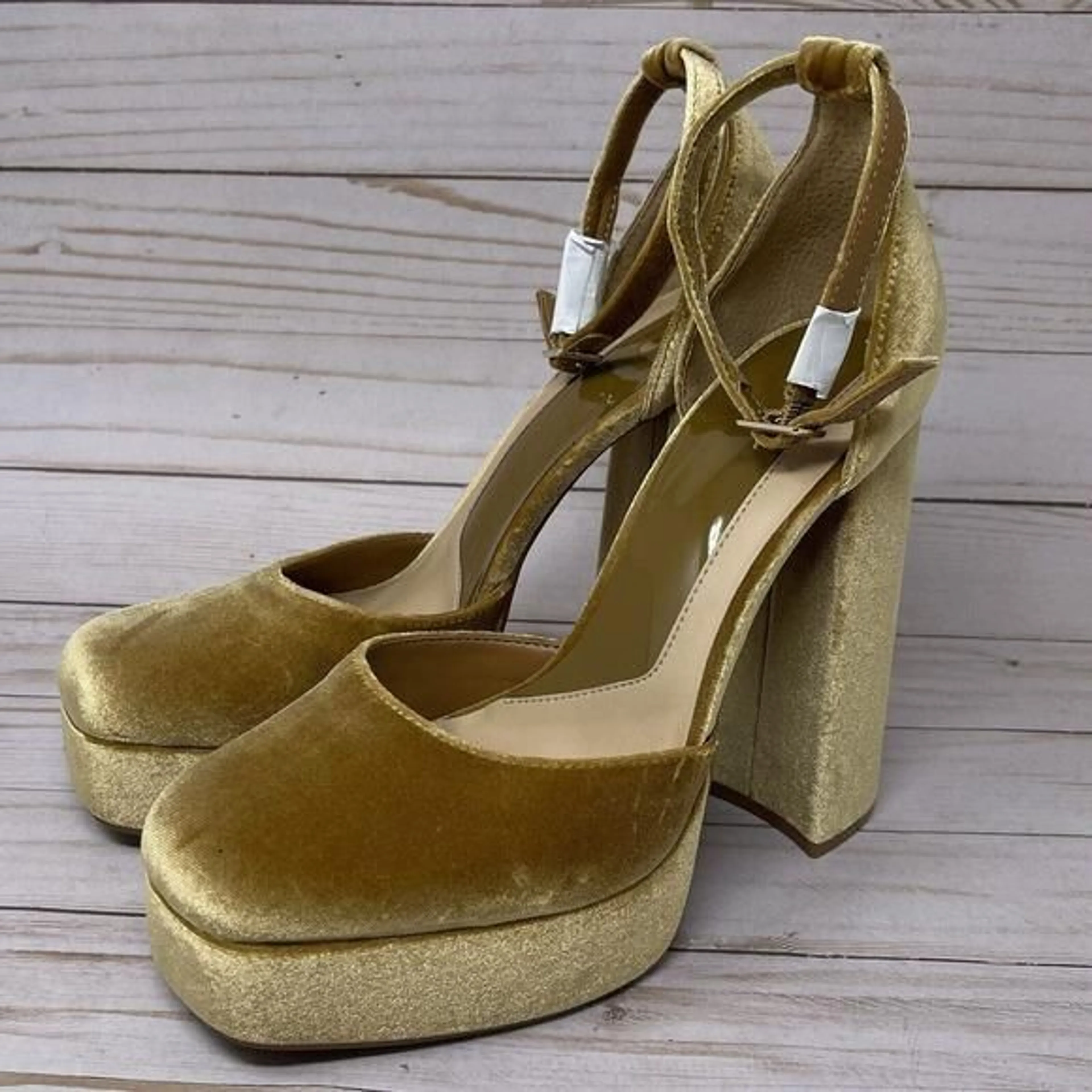 Gianni Bini Gold Peep Toe