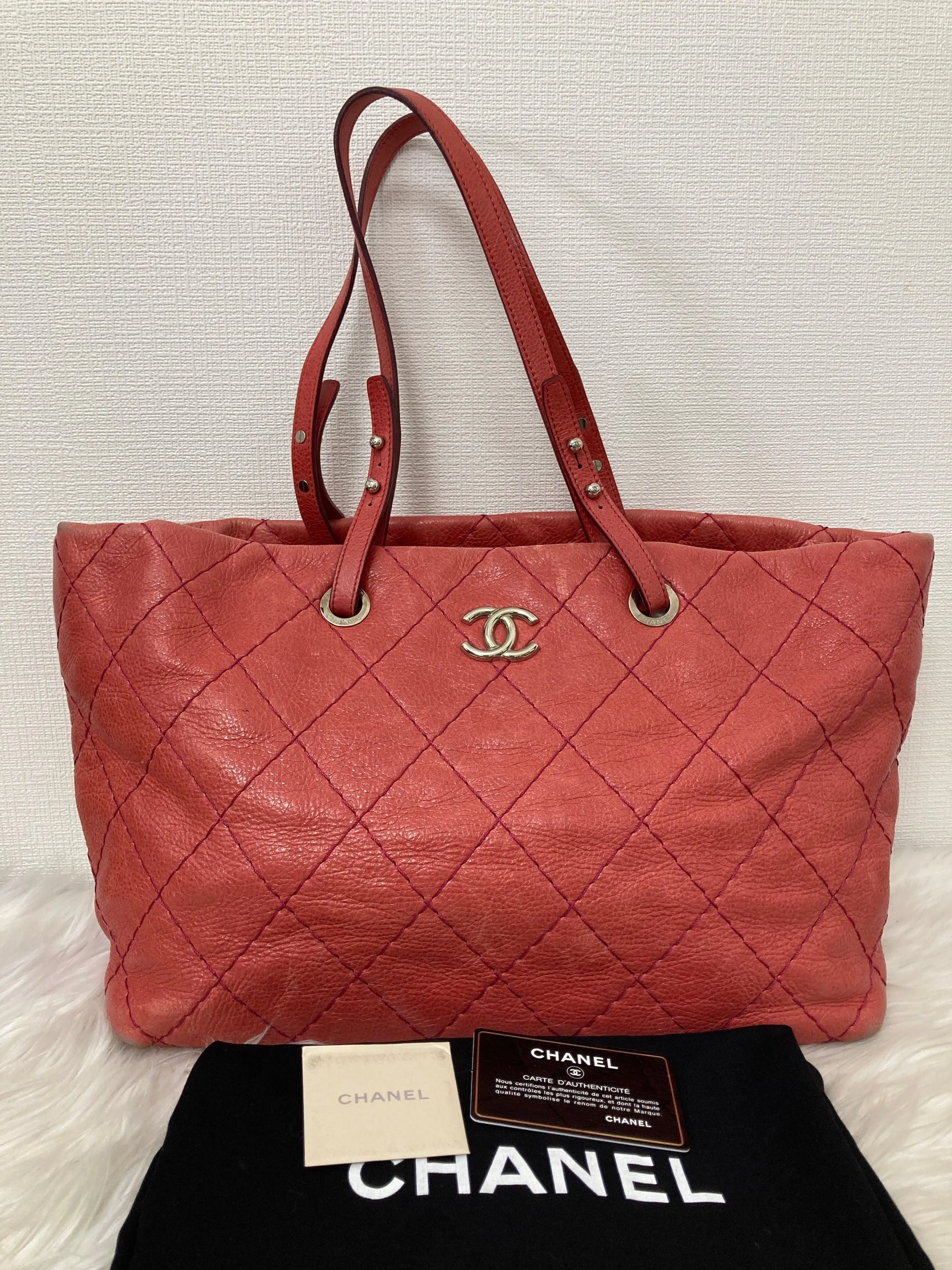 Chanel Red Tote Bags A-15383