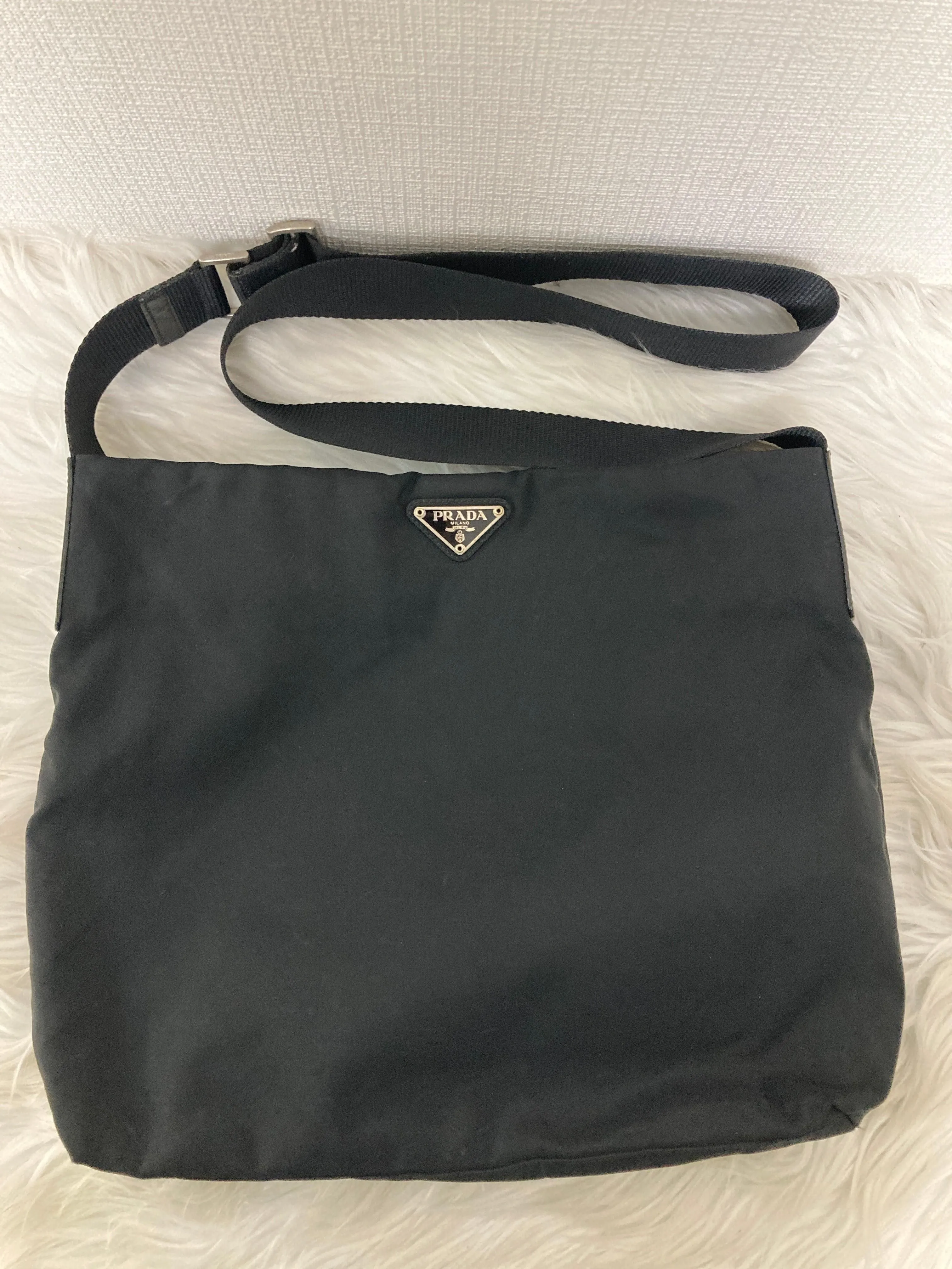 Prada Black Shoulder Bags A-15674