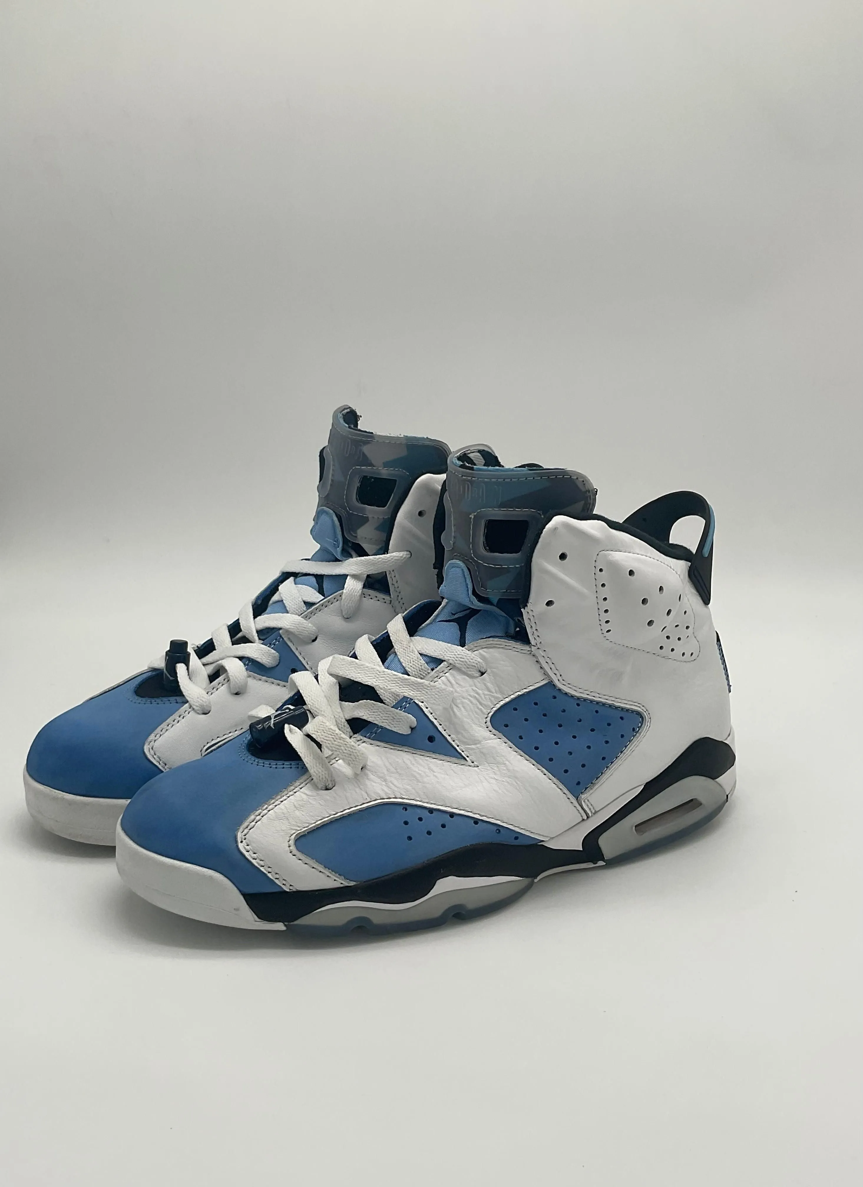Air Jordan 6 Retro - UNC (University Blue) - Pre-owned - Size 12M, OG Box
