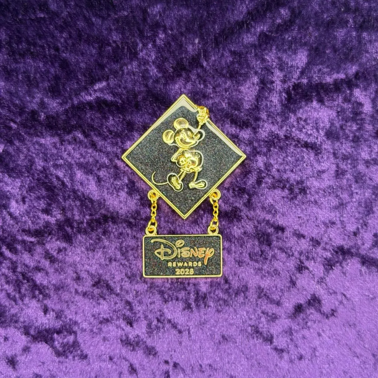 Mickey Mouse Disney Rewards Visa Cardmember Pin | 2026