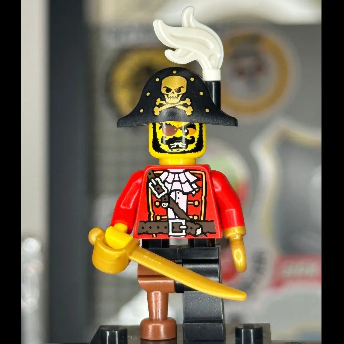 Product image for Pirate Captain, Series 8 - col08-15