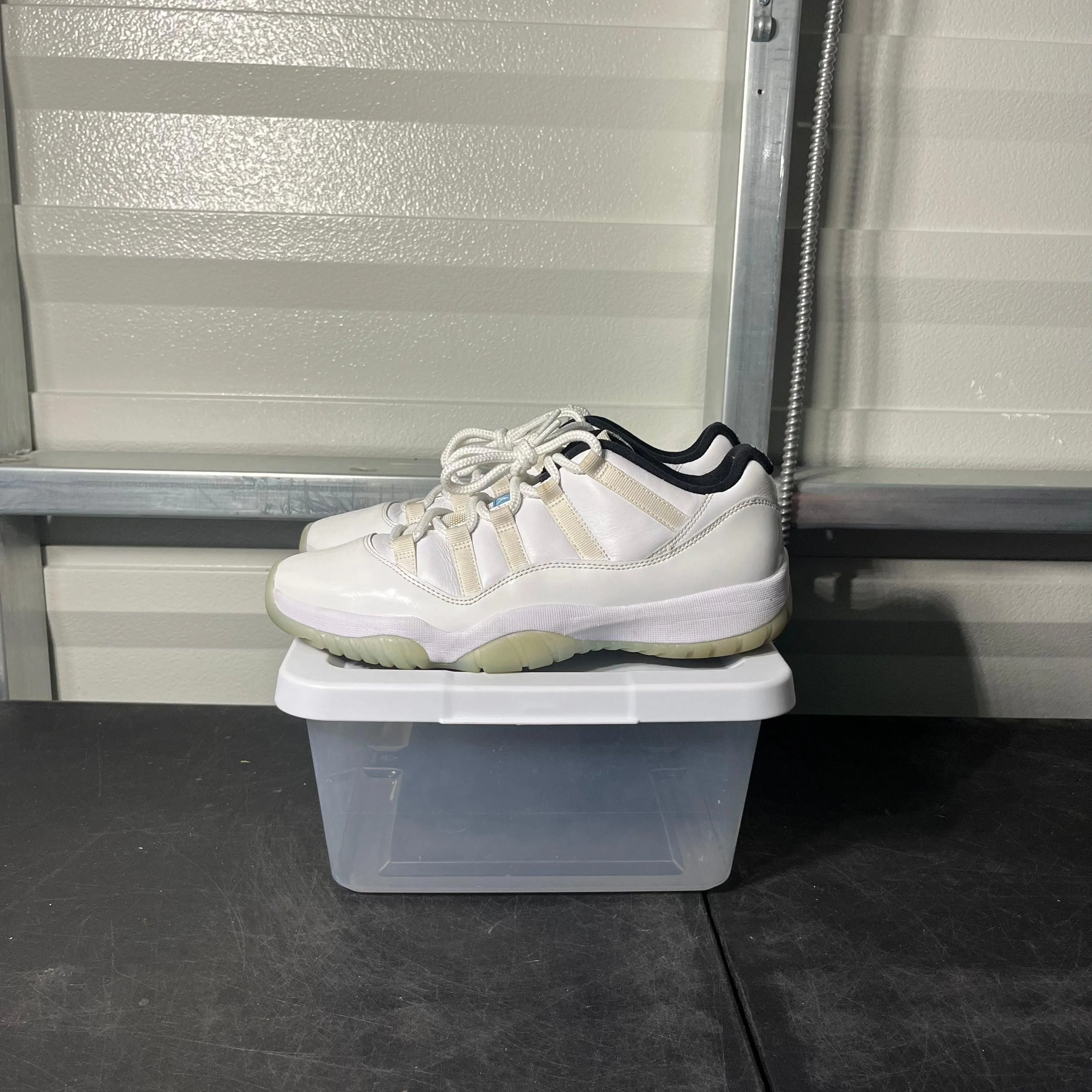 Size 9.5 - AJ 11 Low Legend Blue