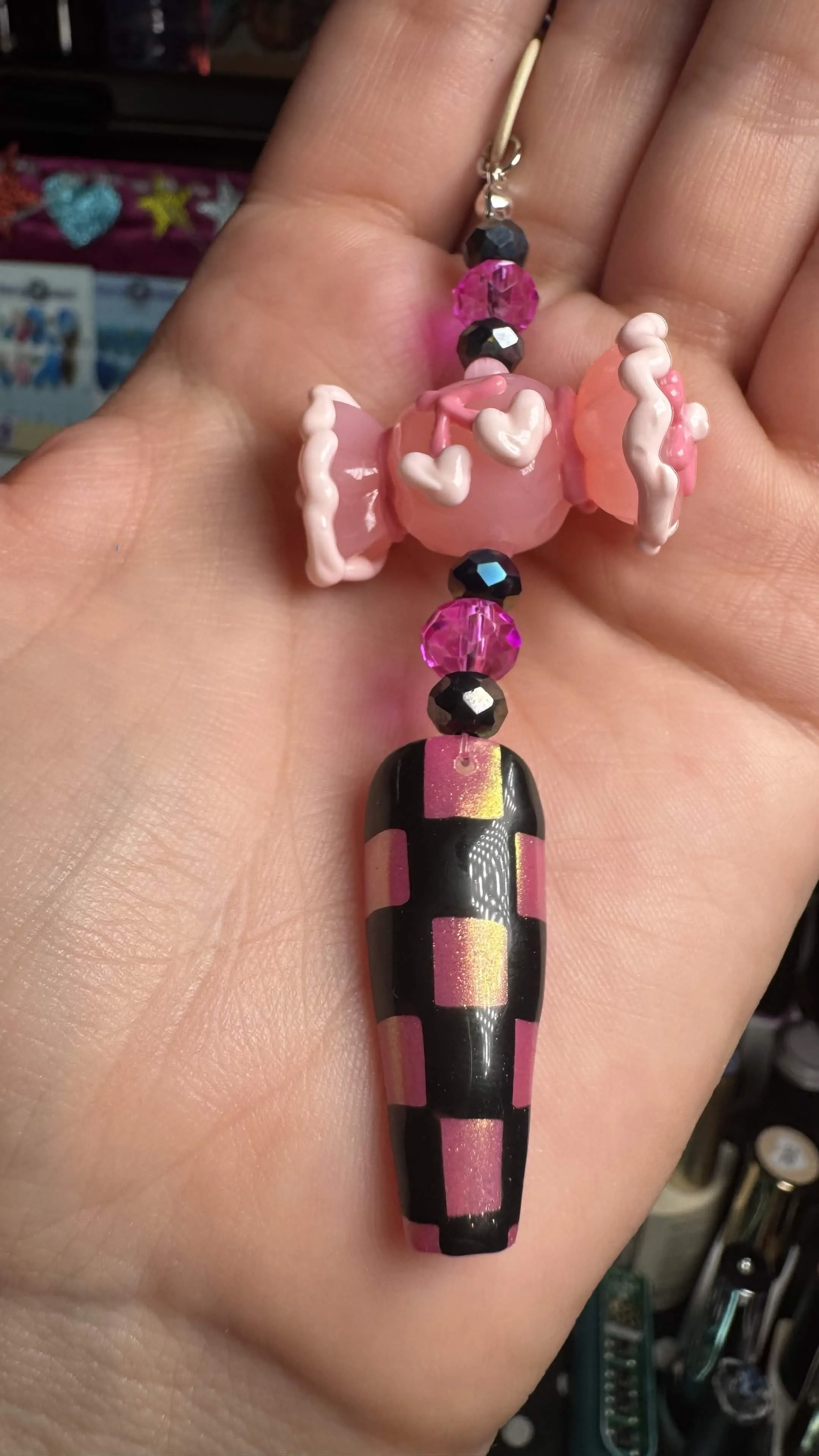 Checkered candy Nail art key chain - Pink/black