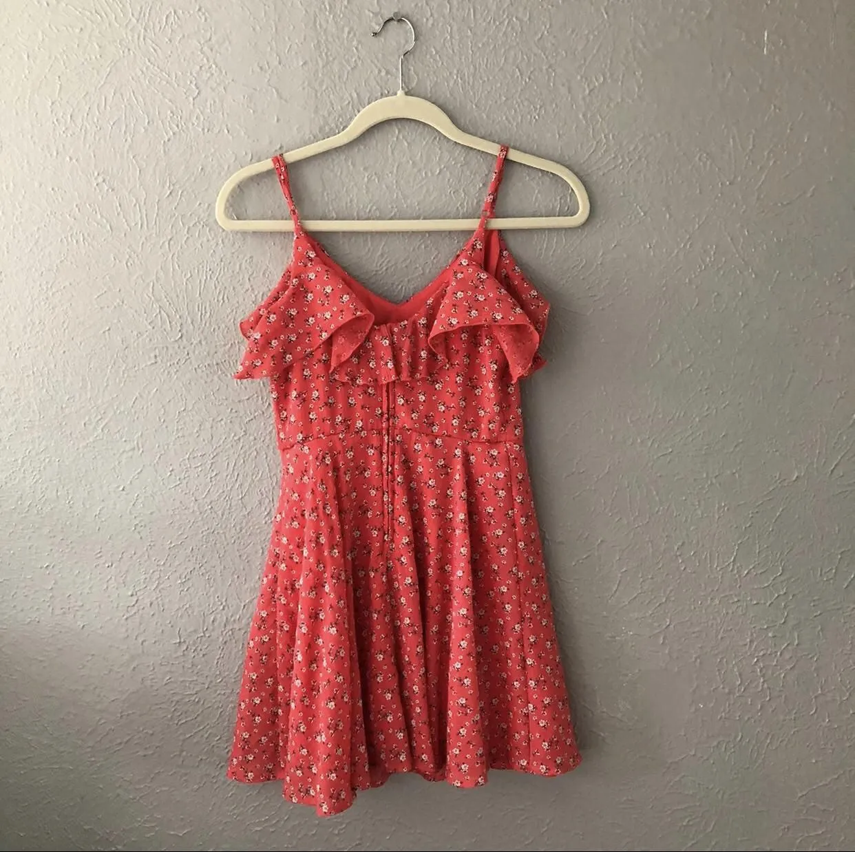Listing Image Blurred Background