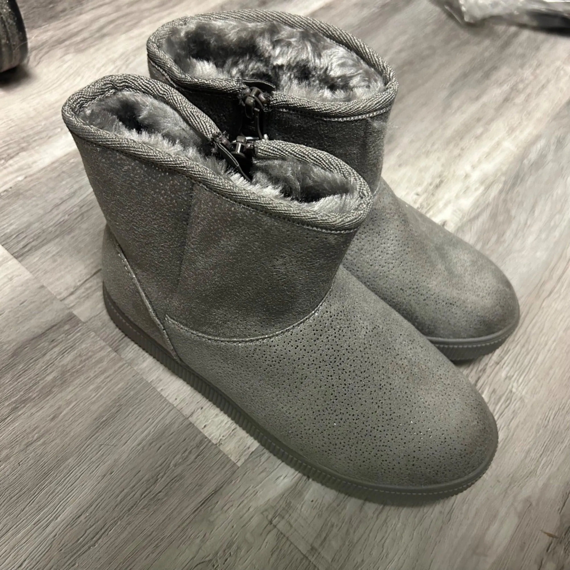 Cat & Jack Girls Gray Sparkle Winter Boots Size 2 Faux Fur Lining