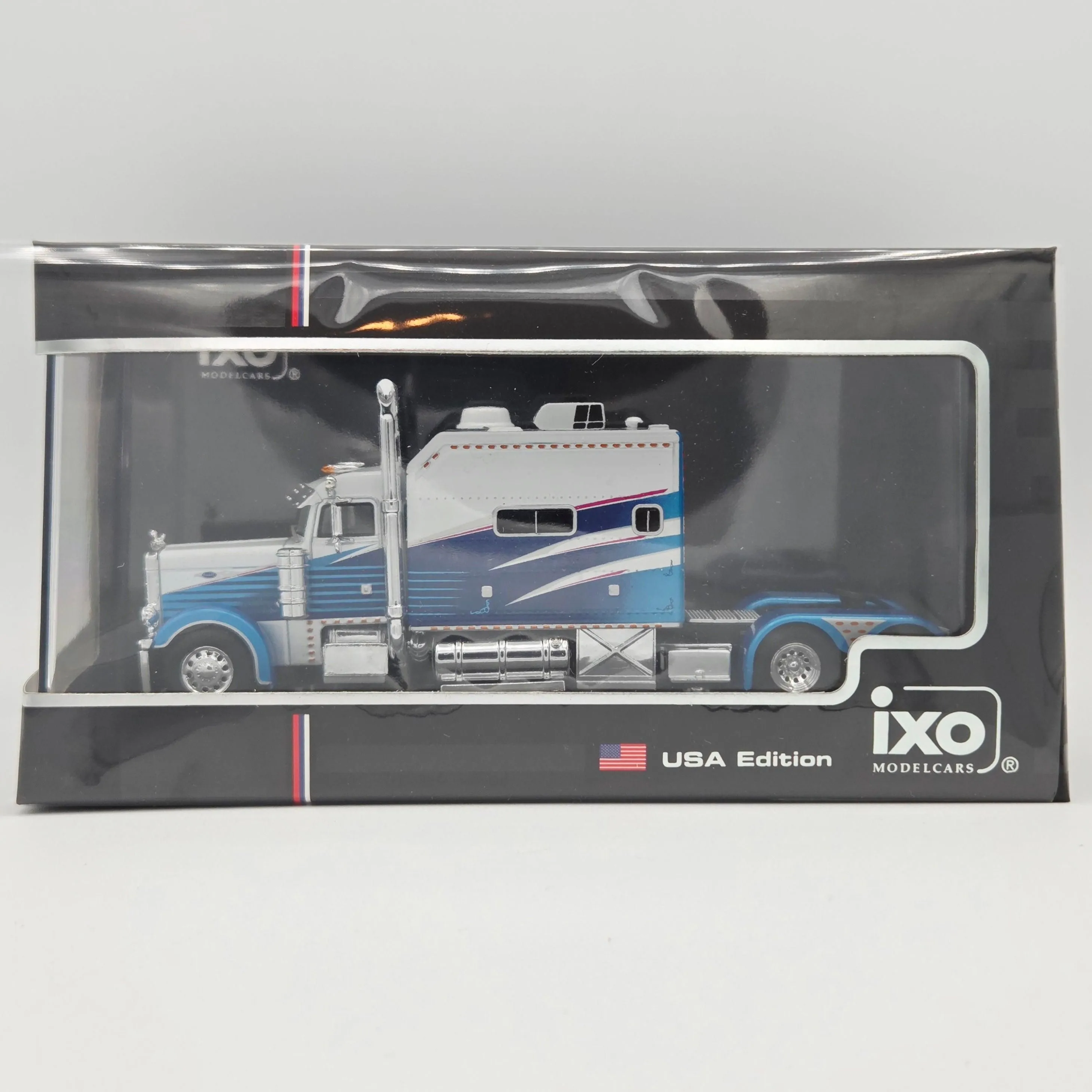 iXO Model Cars '02 Peterbilt 379 Semi Truck Cab - 1:64, Blue & White (2026)
