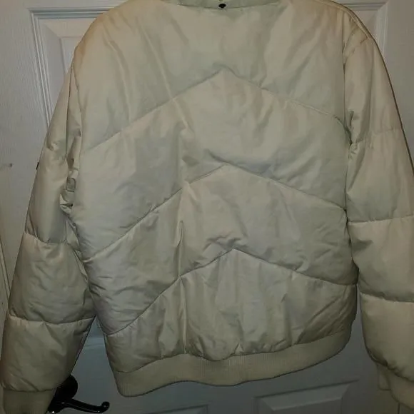 Listing Image Blurred Background